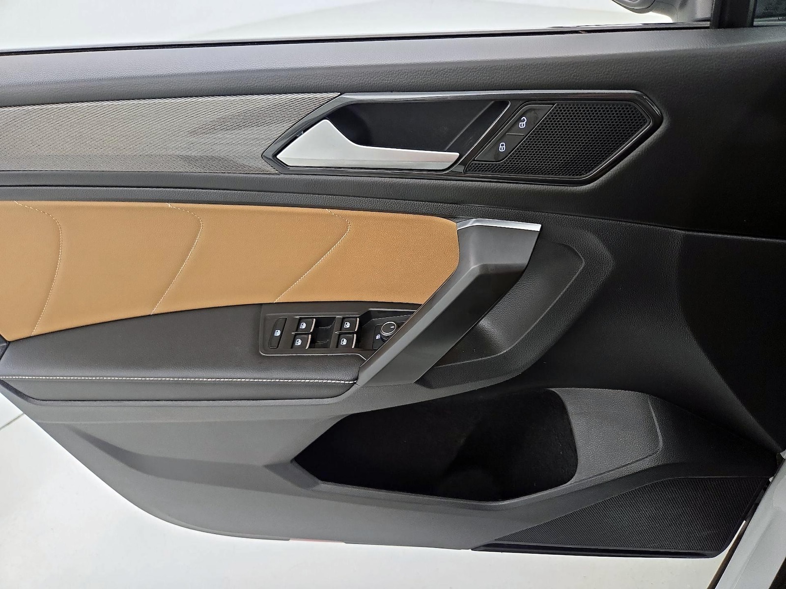 2022 Volkswagen Tiguan SE - Photo 13