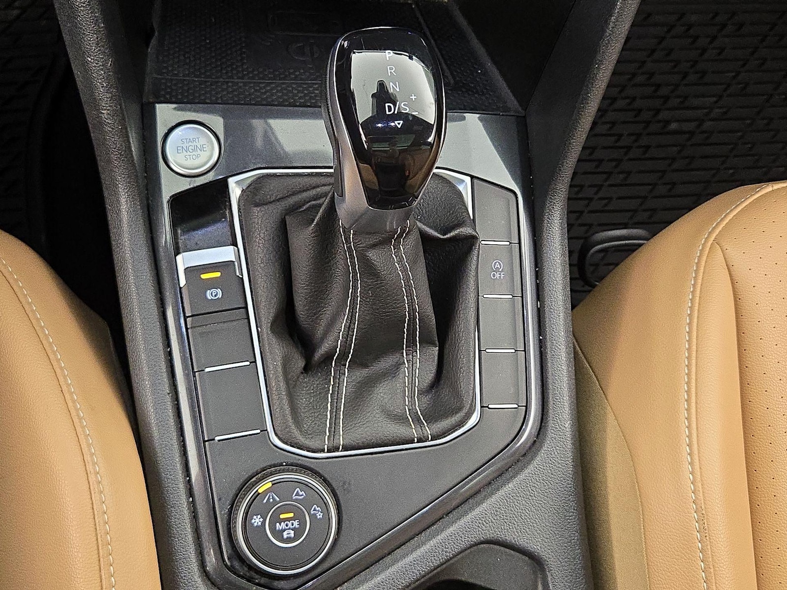 2022 Volkswagen Tiguan SE - Photo 18