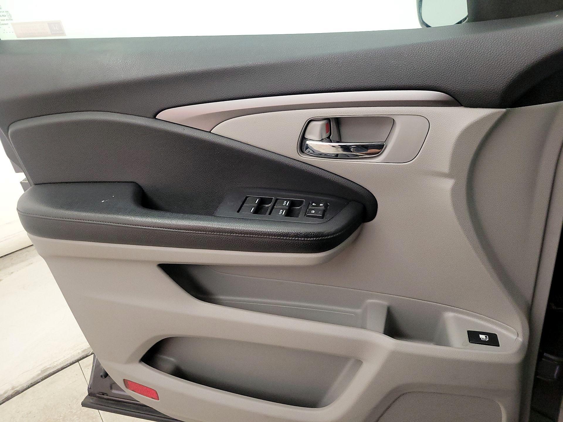 Thumbnail: 2019 Honda Pilot - 12
