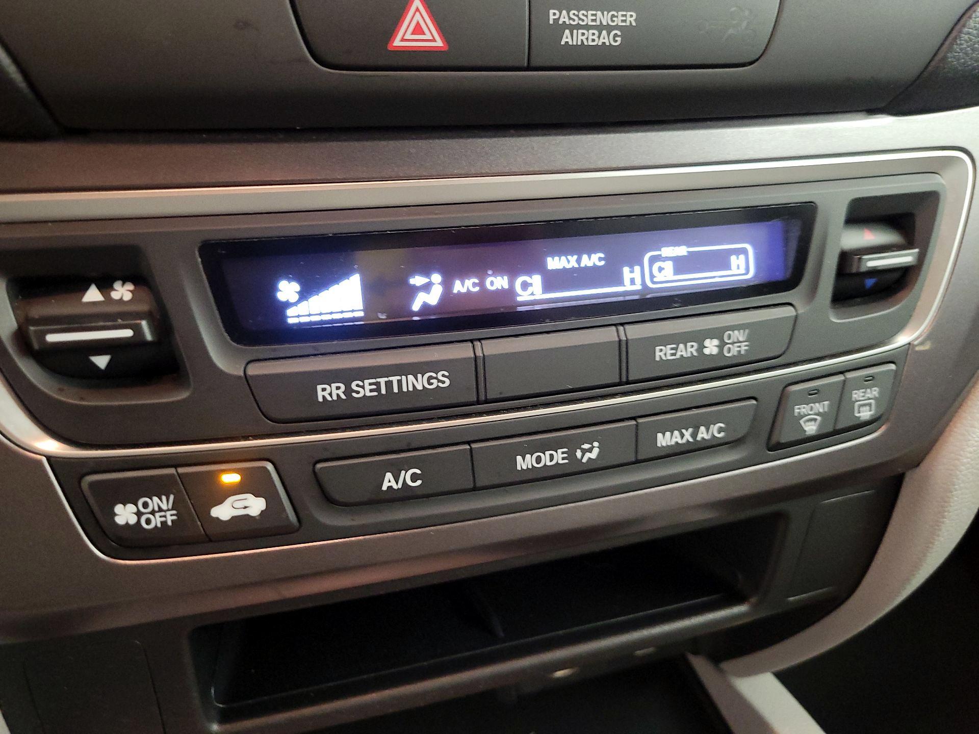 Thumbnail: 2019 Honda Pilot - 16