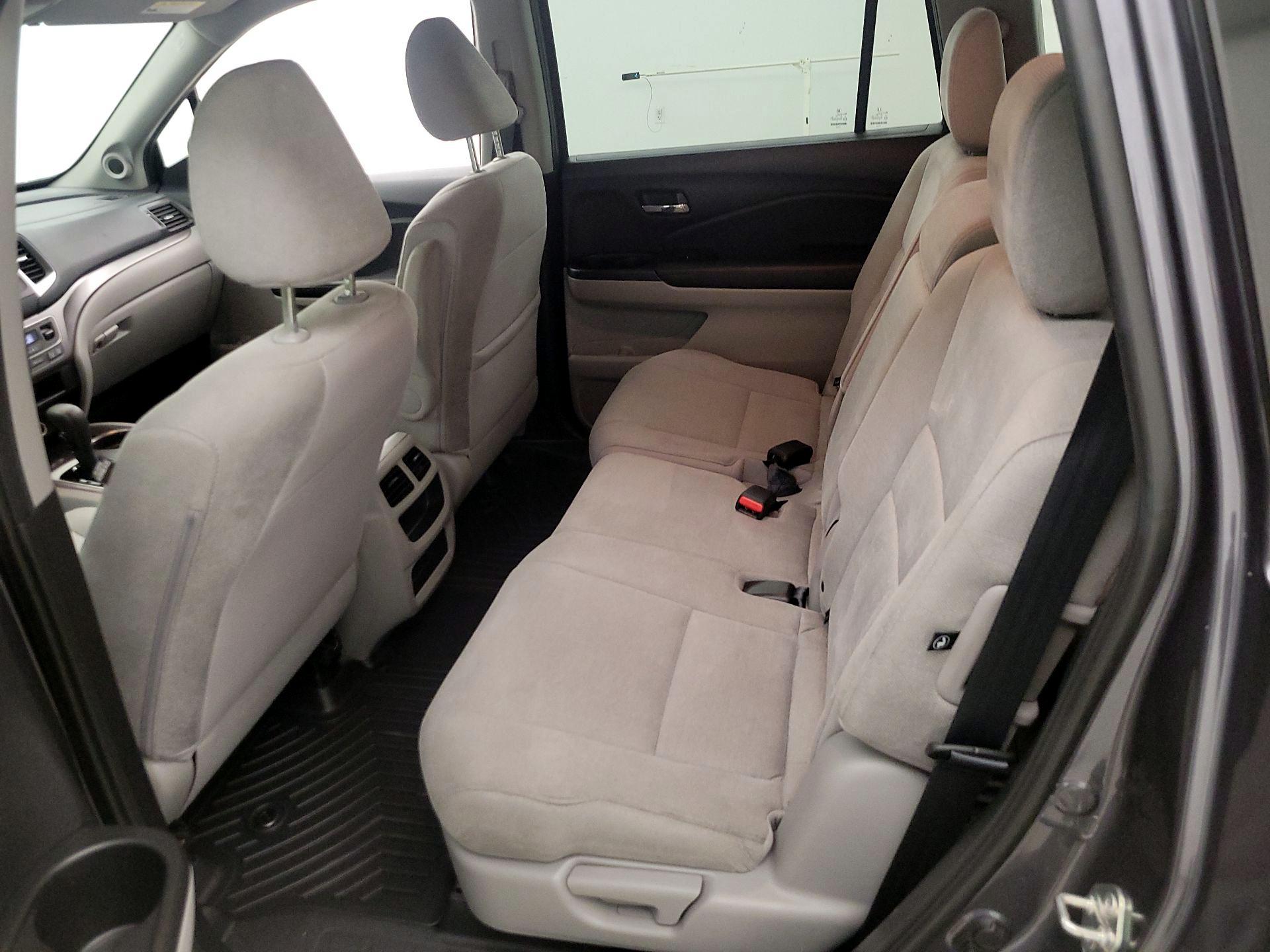 Thumbnail: 2019 Honda Pilot - 19