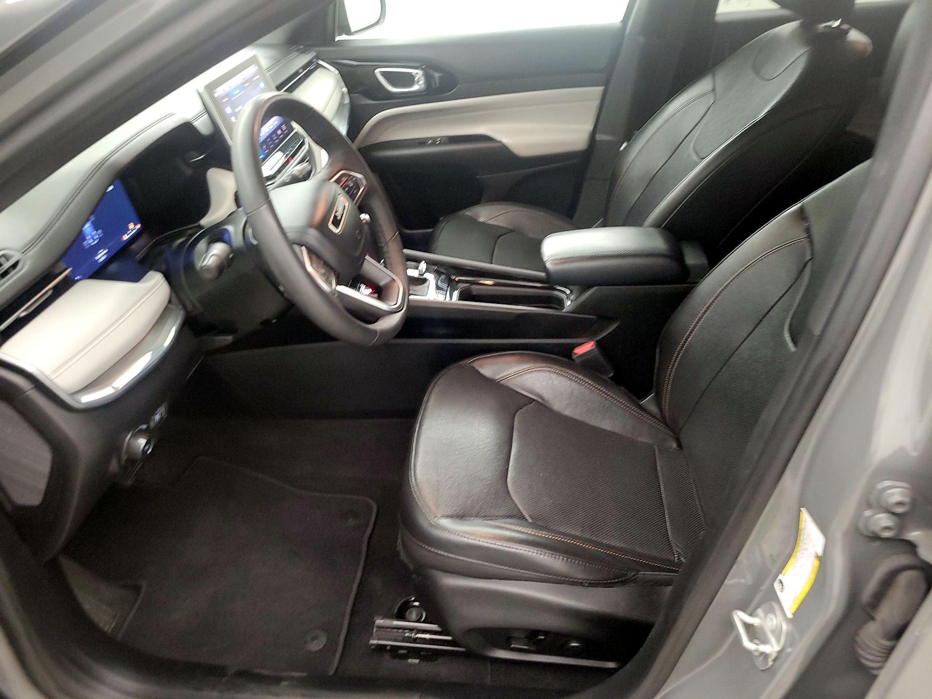 Thumbnail: 2023 Jeep Compass - 11