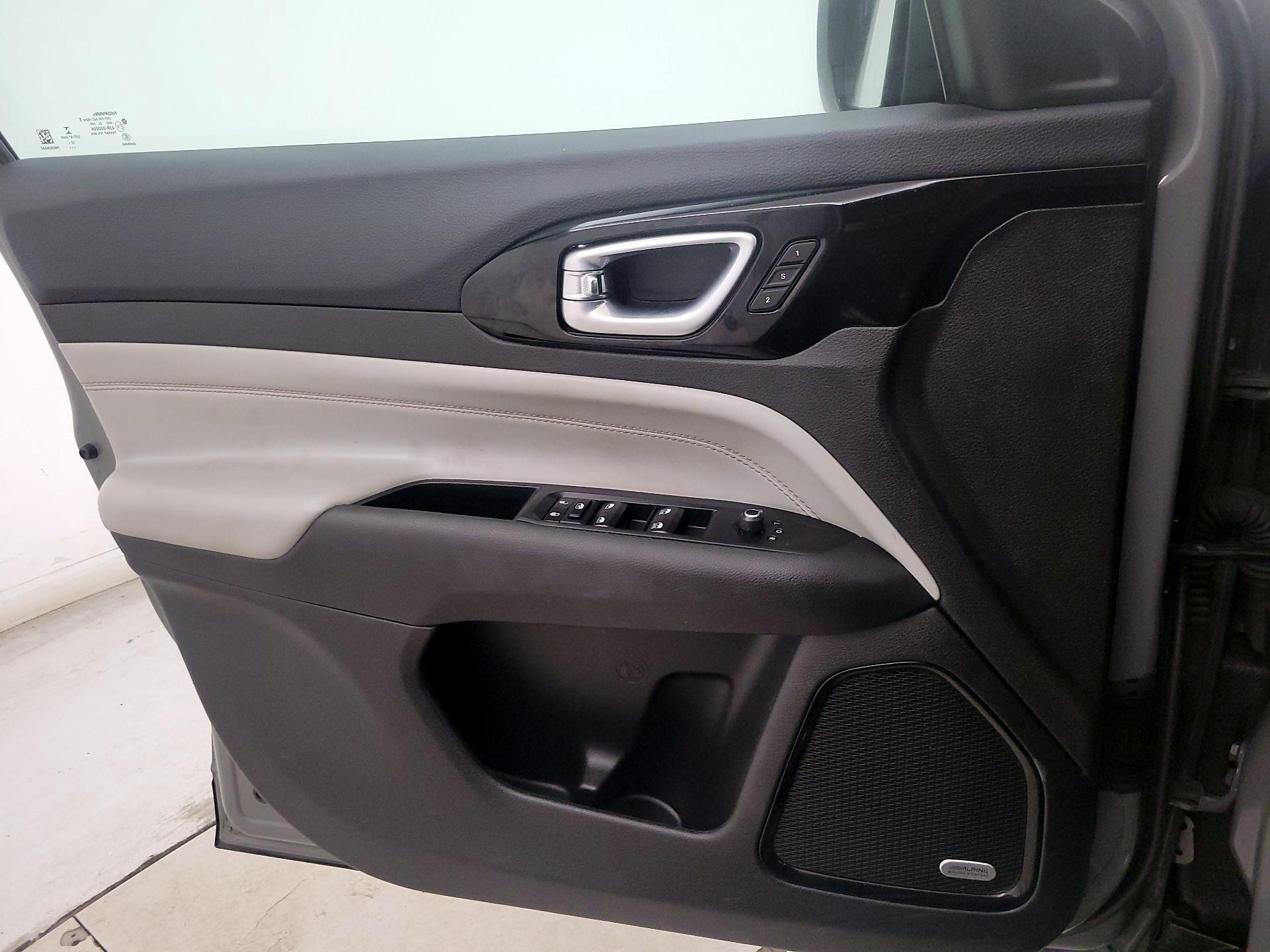 Thumbnail: 2023 Jeep Compass - 12