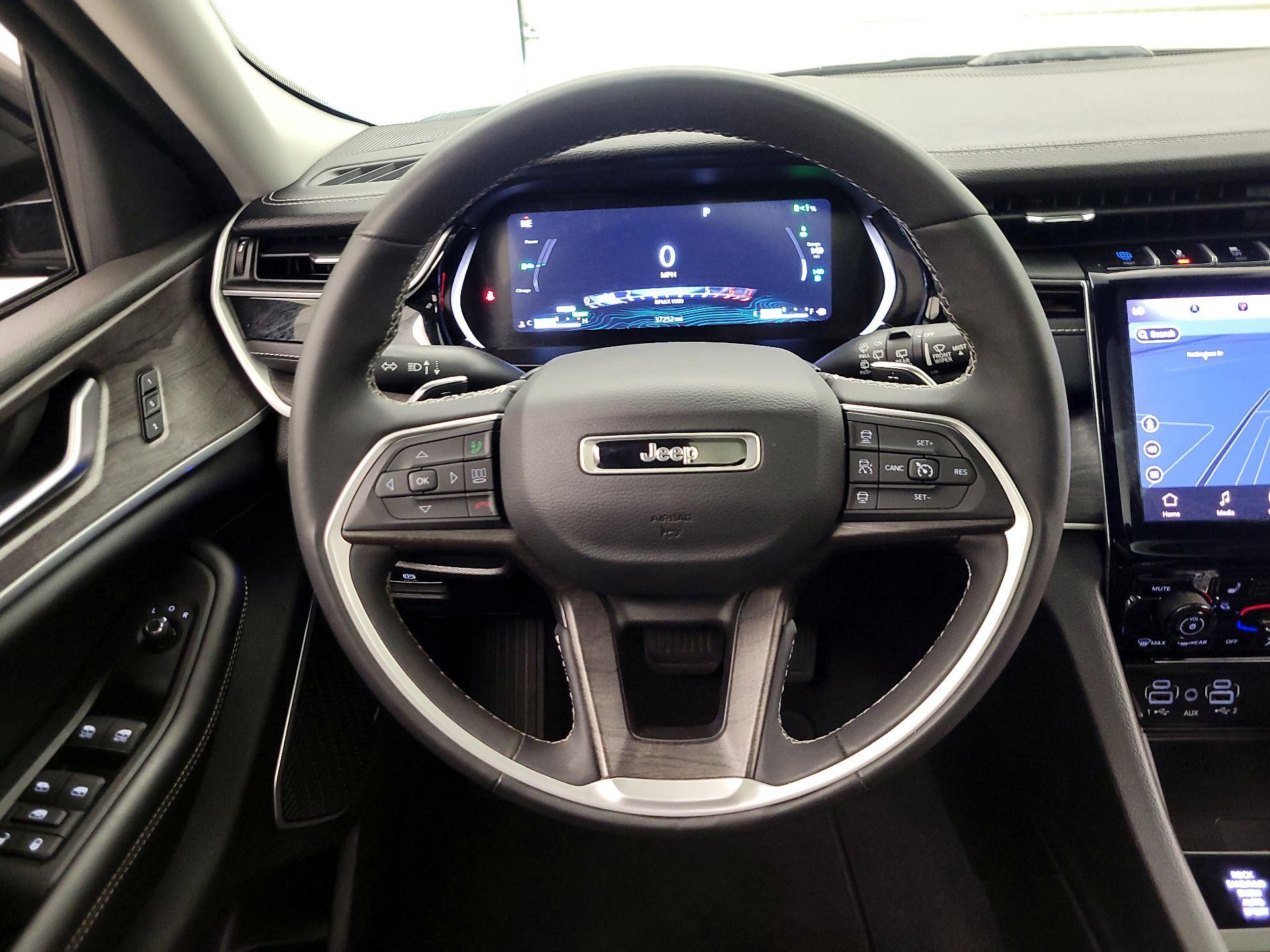 Thumbnail: 2023 Jeep Grand Cherokee - 10