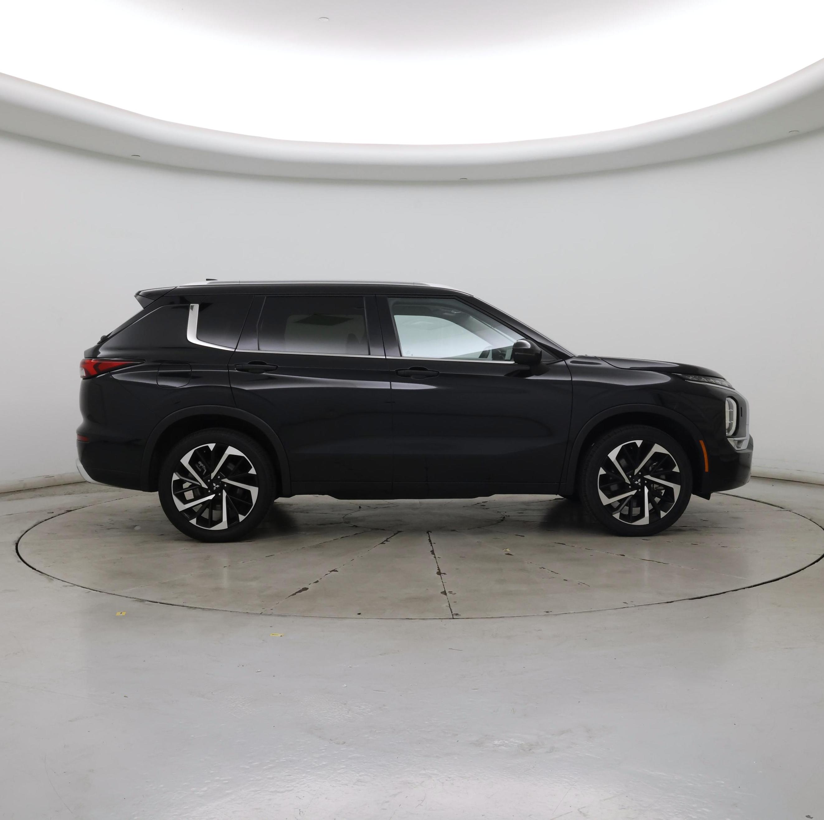 Thumbnail: 2024 Mitsubishi Outlander - 7