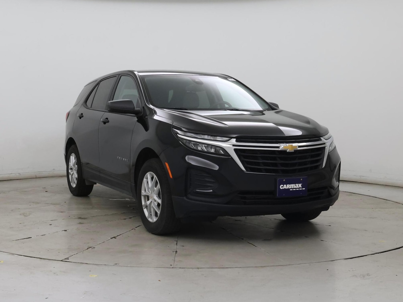 2024 Chevrolet Equinox LS - Photo 2
