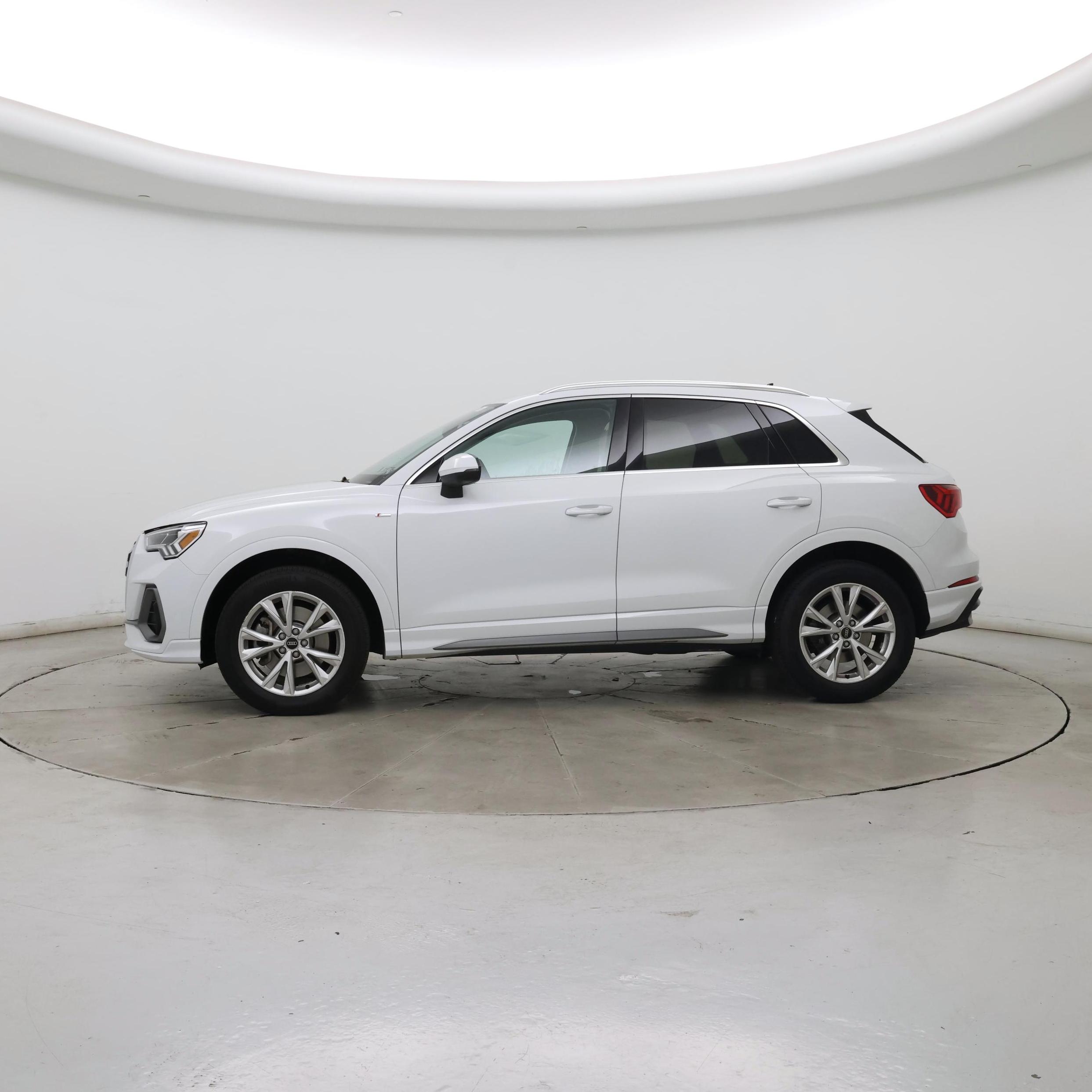Thumbnail: 2022 Audi Q3 - 3