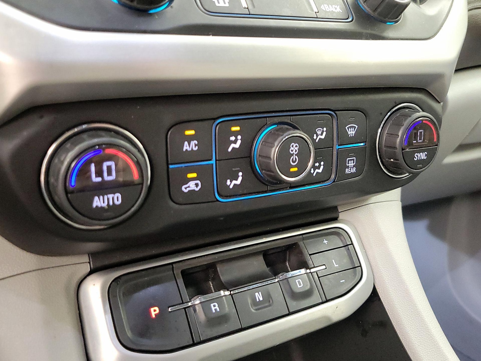 2020 GMC Acadia SLE - Photo 17