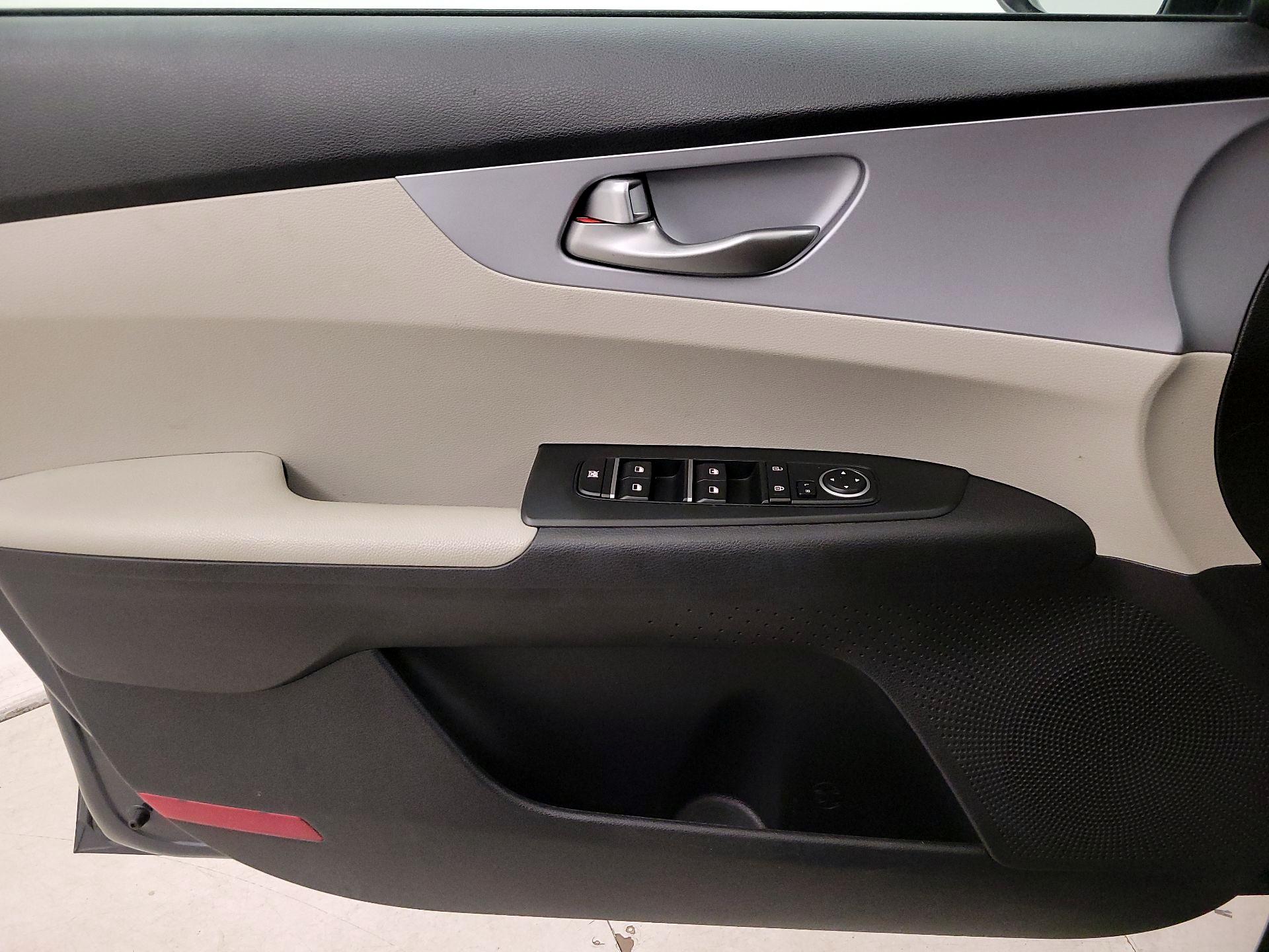 Thumbnail: 2022 Kia Forte - 12