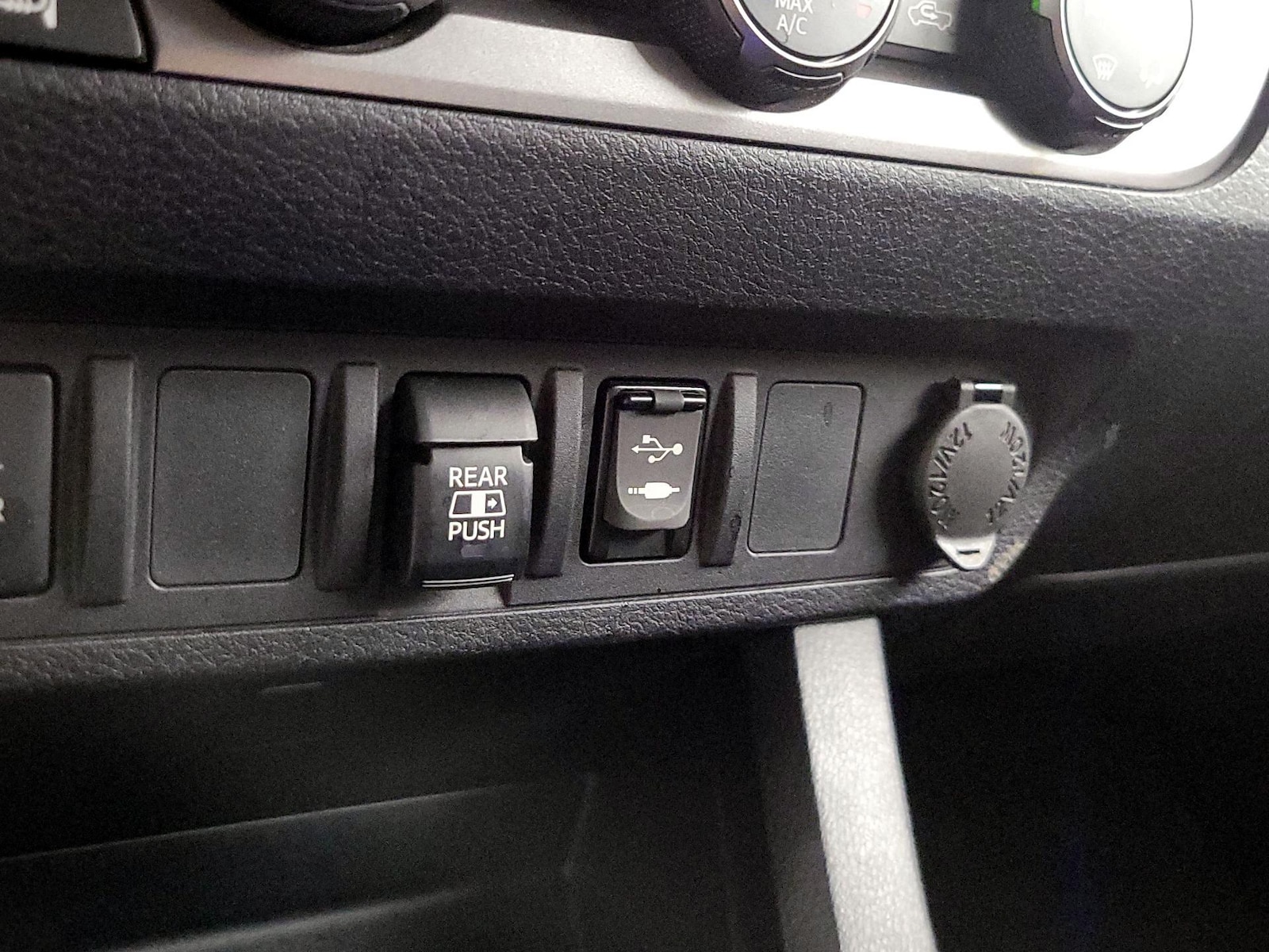 2019 Toyota Tacoma SR5 - Photo 19