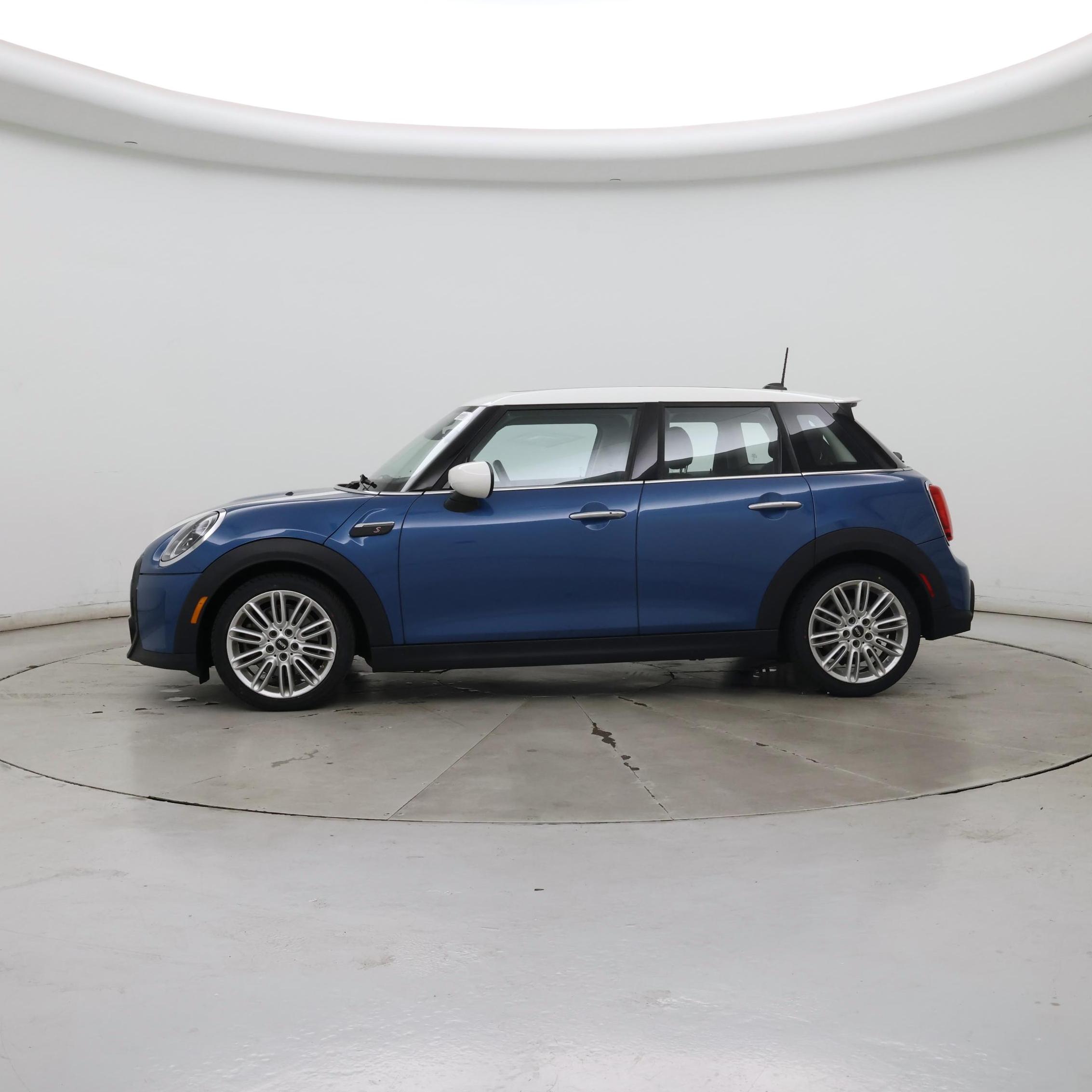 Thumbnail: 2022 MINI Cooper Hardtop - 3