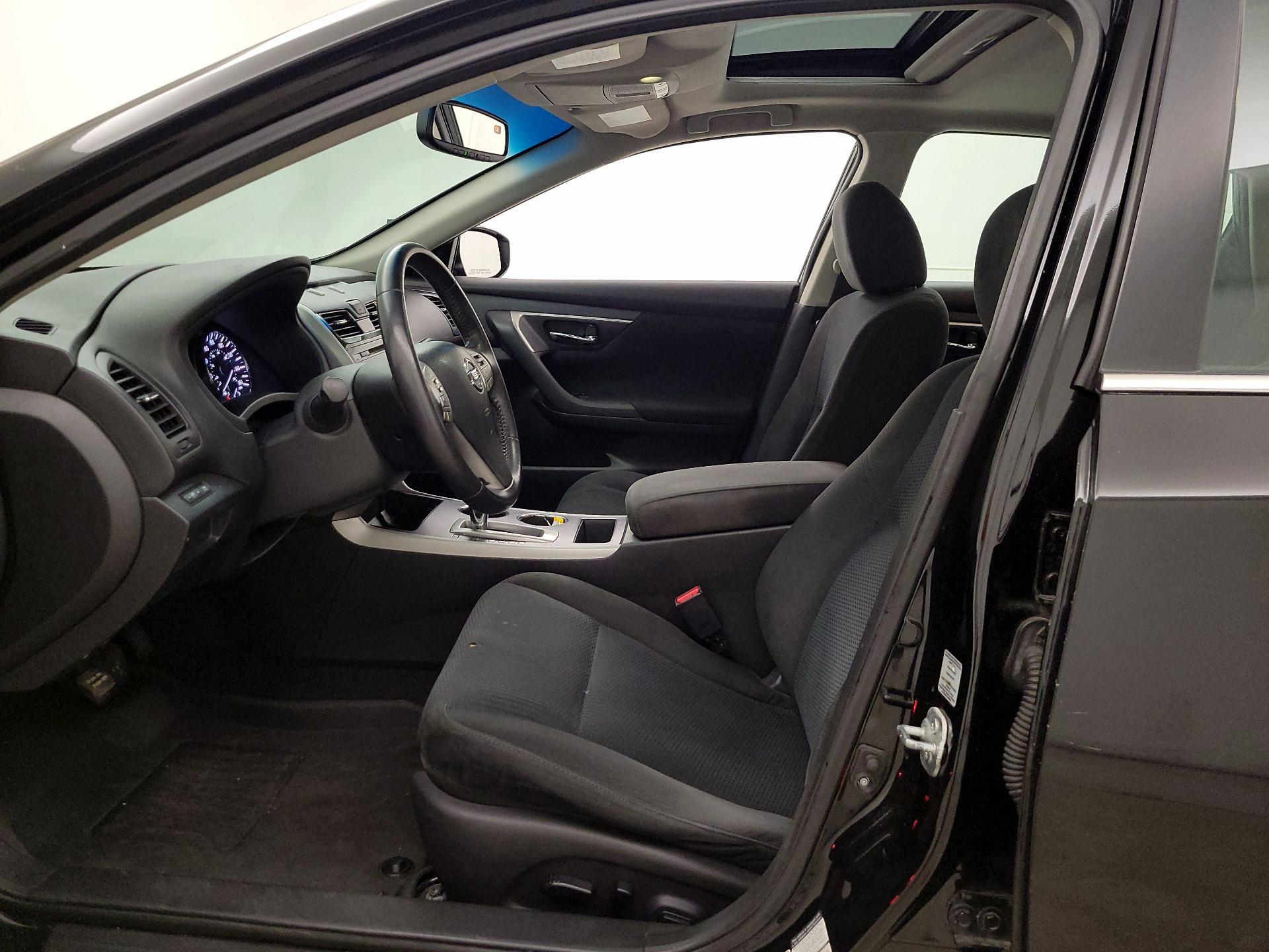 Thumbnail: 2015 Nissan Altima - 11