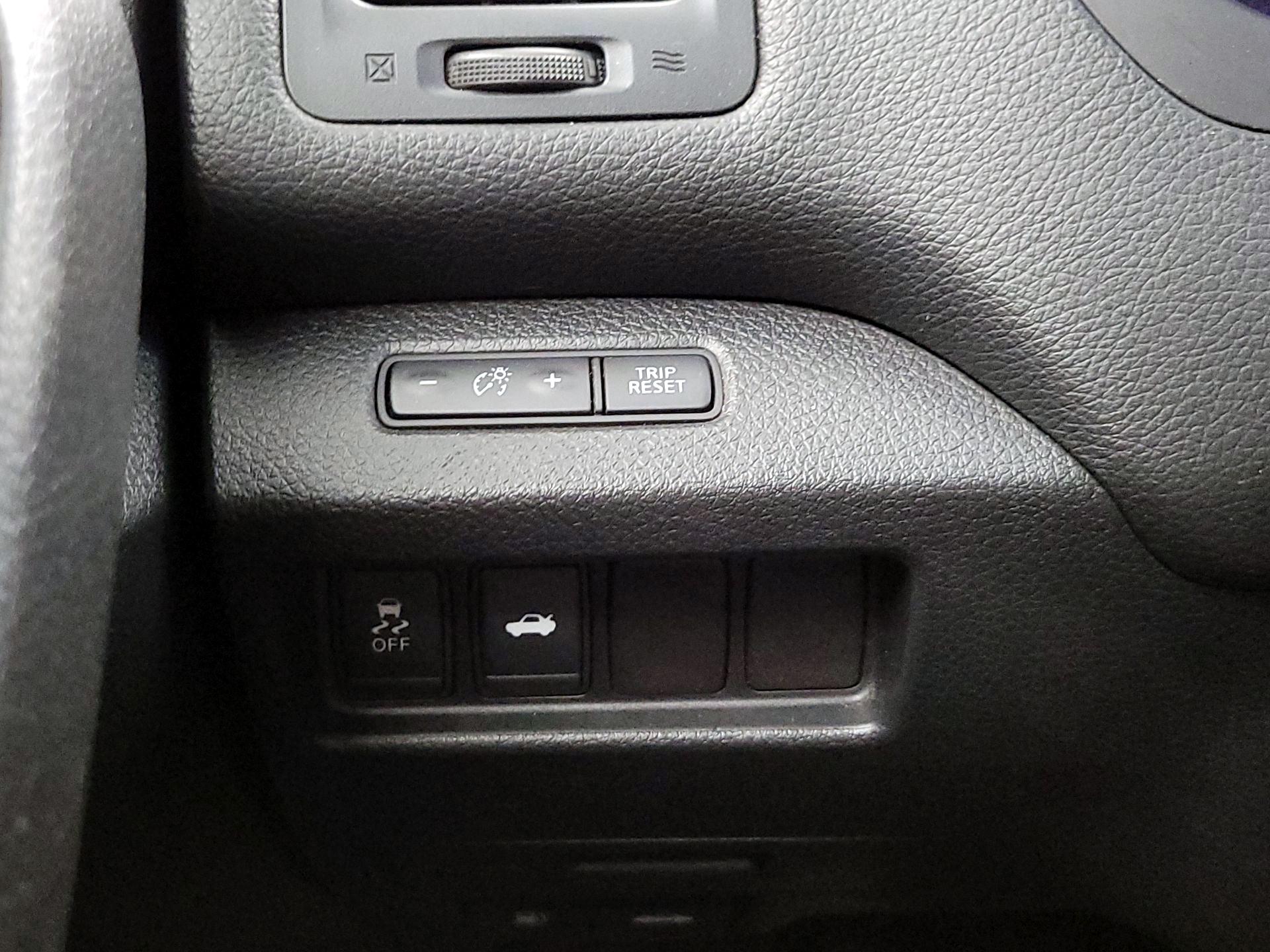 Thumbnail: 2015 Nissan Altima - 13
