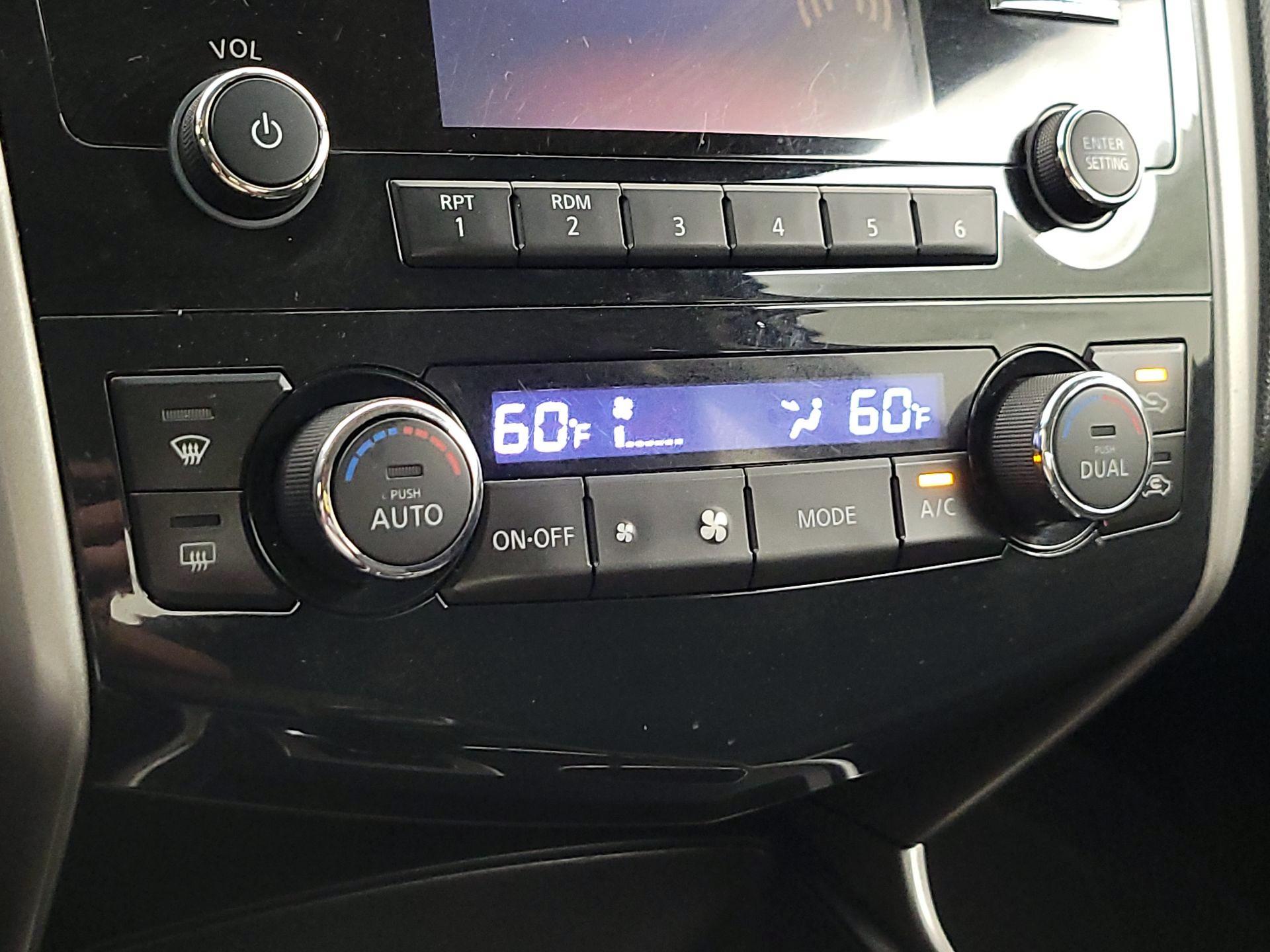 Thumbnail: 2015 Nissan Altima - 16