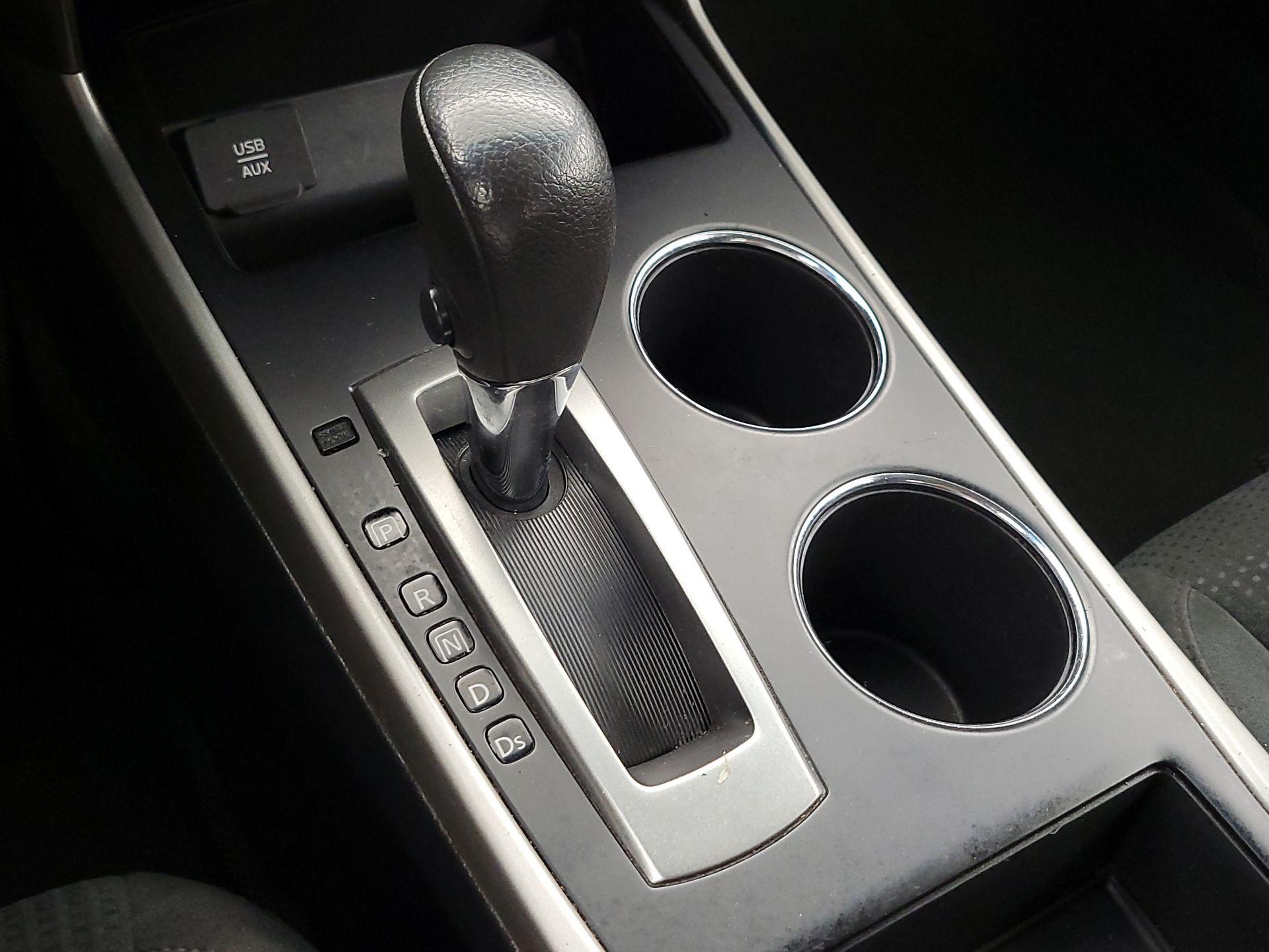 Thumbnail: 2015 Nissan Altima - 17
