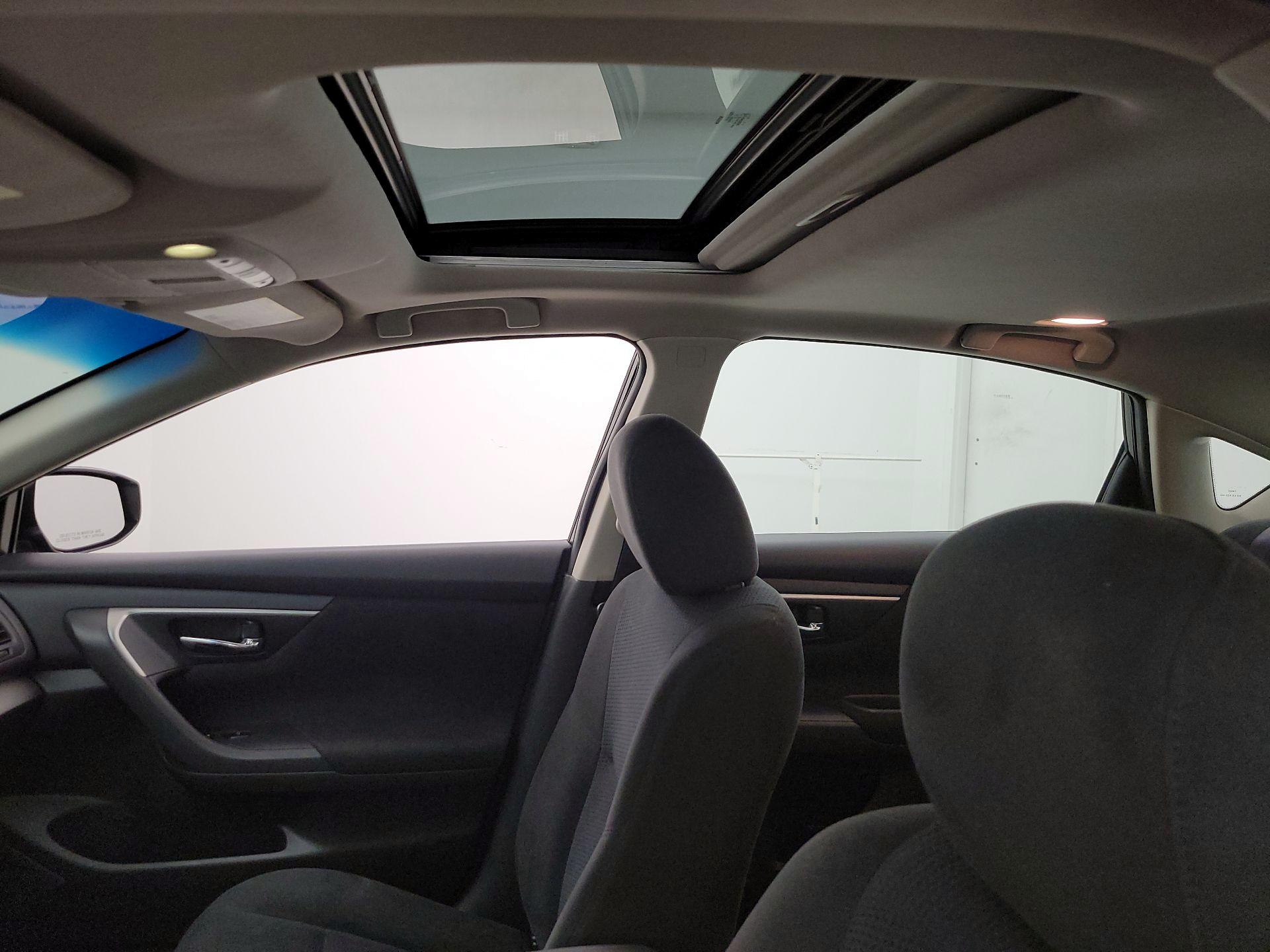Thumbnail: 2015 Nissan Altima - 19