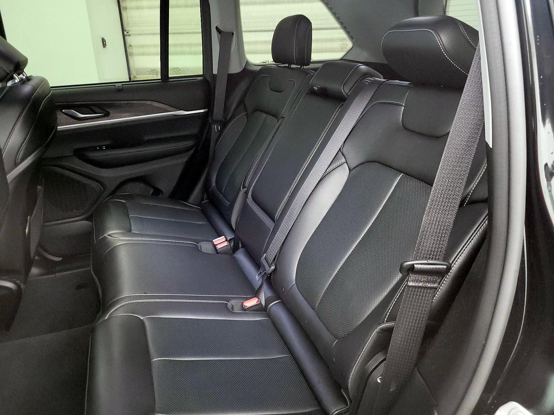 Thumbnail: 2023 Jeep Grand Cherokee - 20