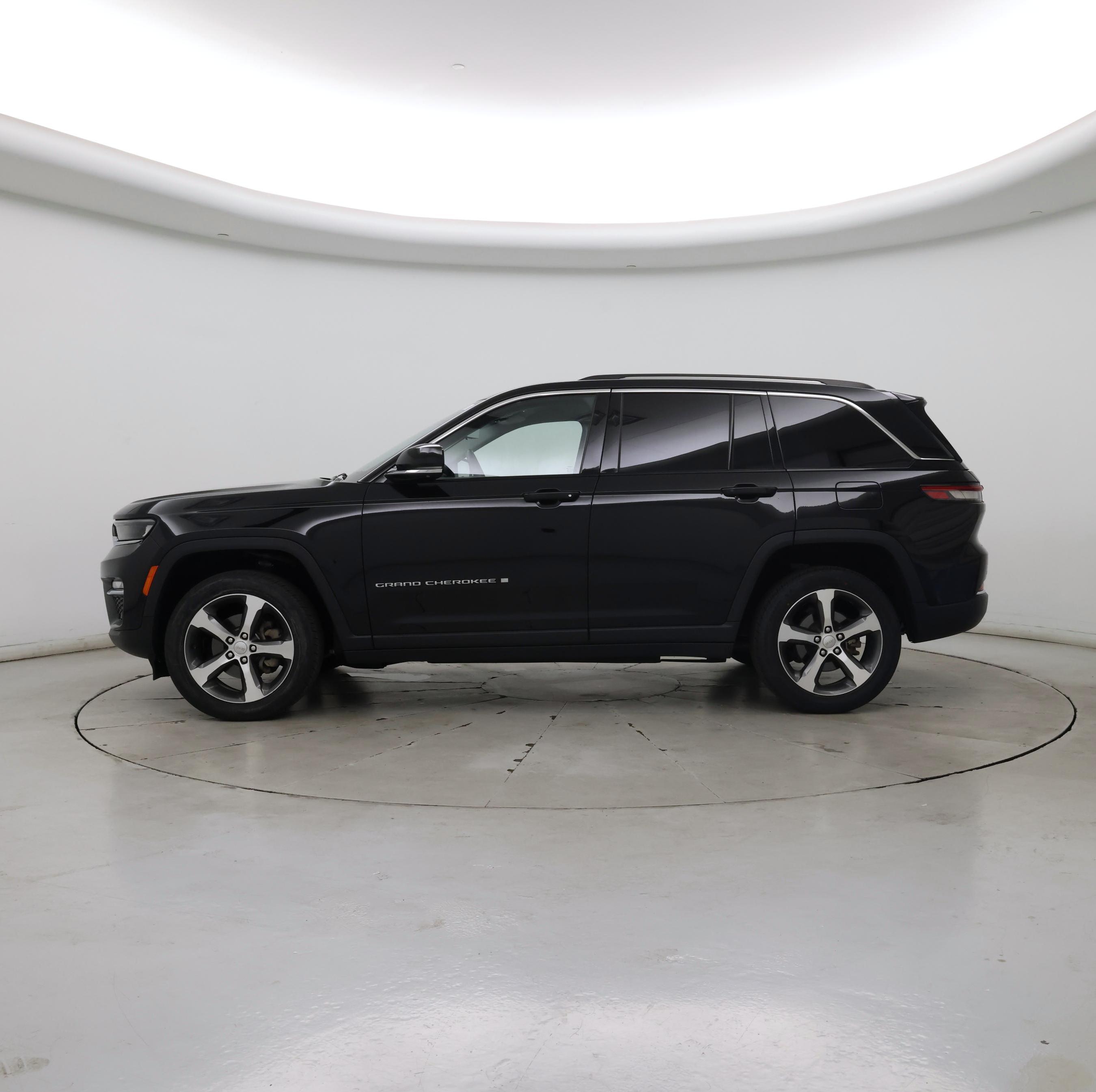 Thumbnail: 2023 Jeep Grand Cherokee - 3