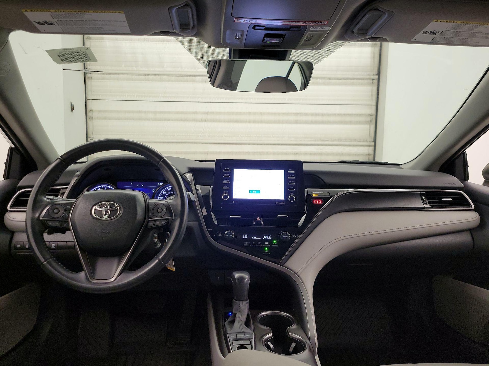 2022 Toyota Camry SE - Photo 10
