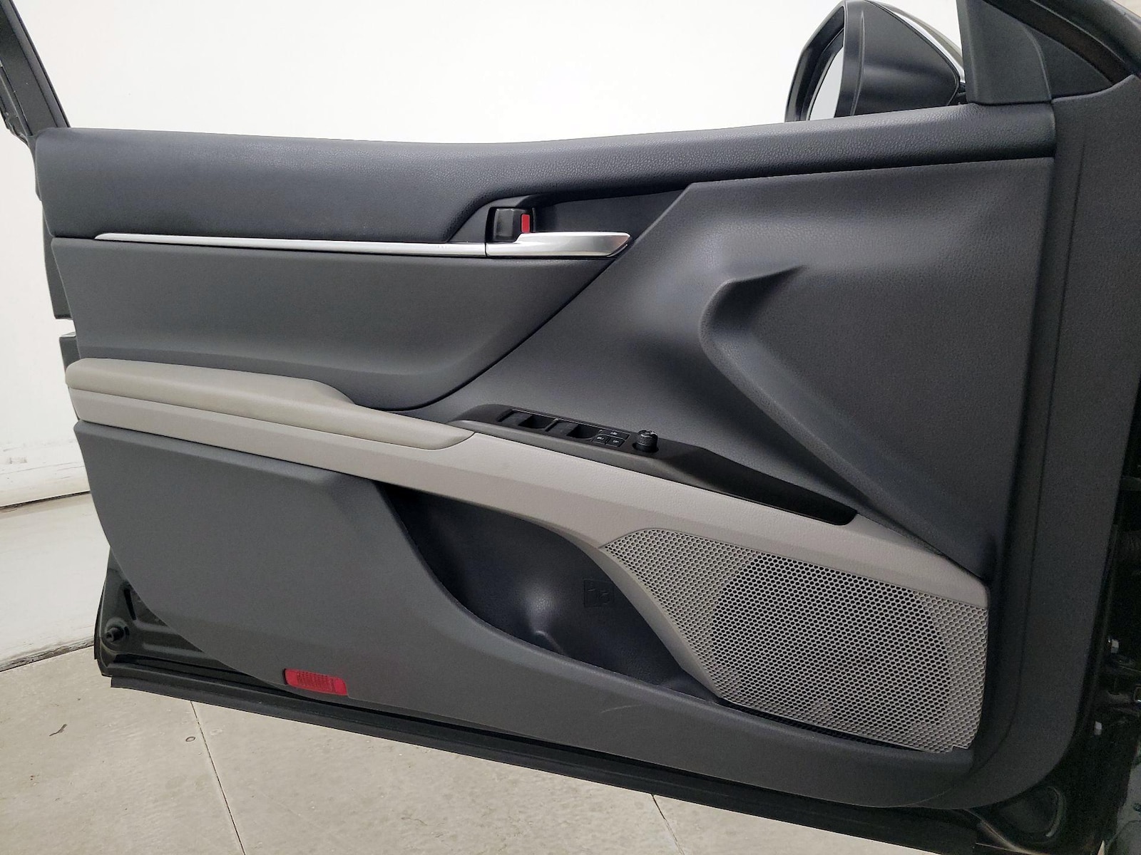 2022 Toyota Camry SE - Photo 13
