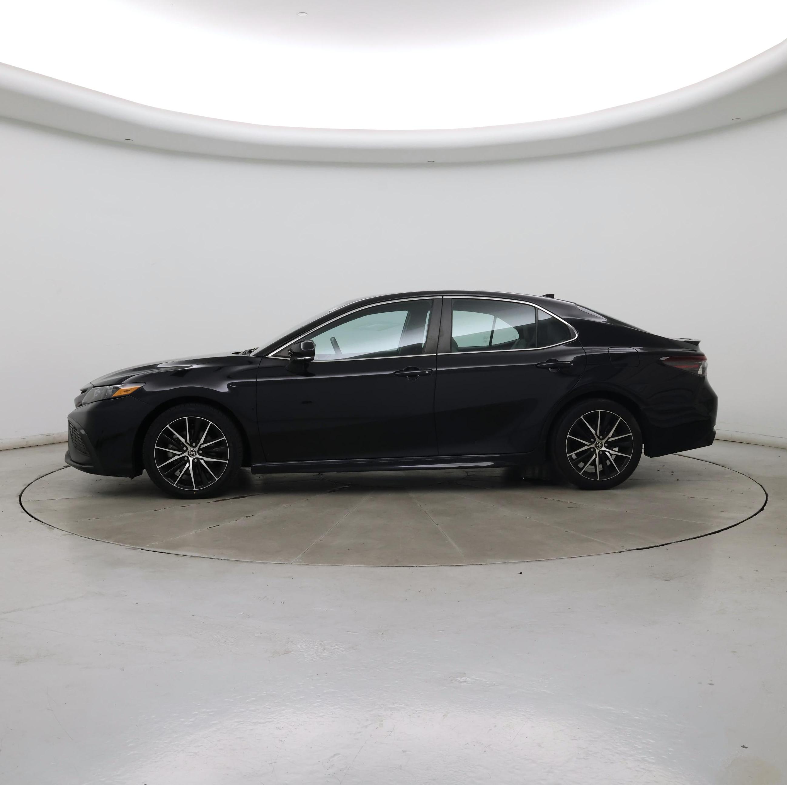 Thumbnail: 2022 Toyota Camry - 3