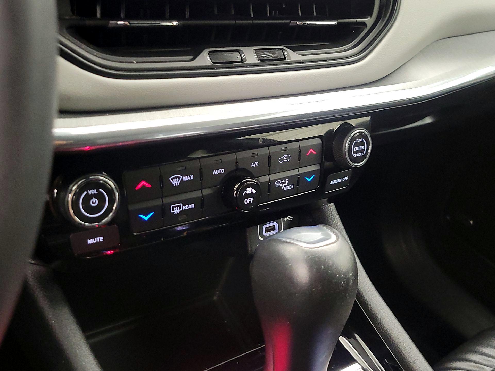 Thumbnail: 2023 Jeep Compass - 16
