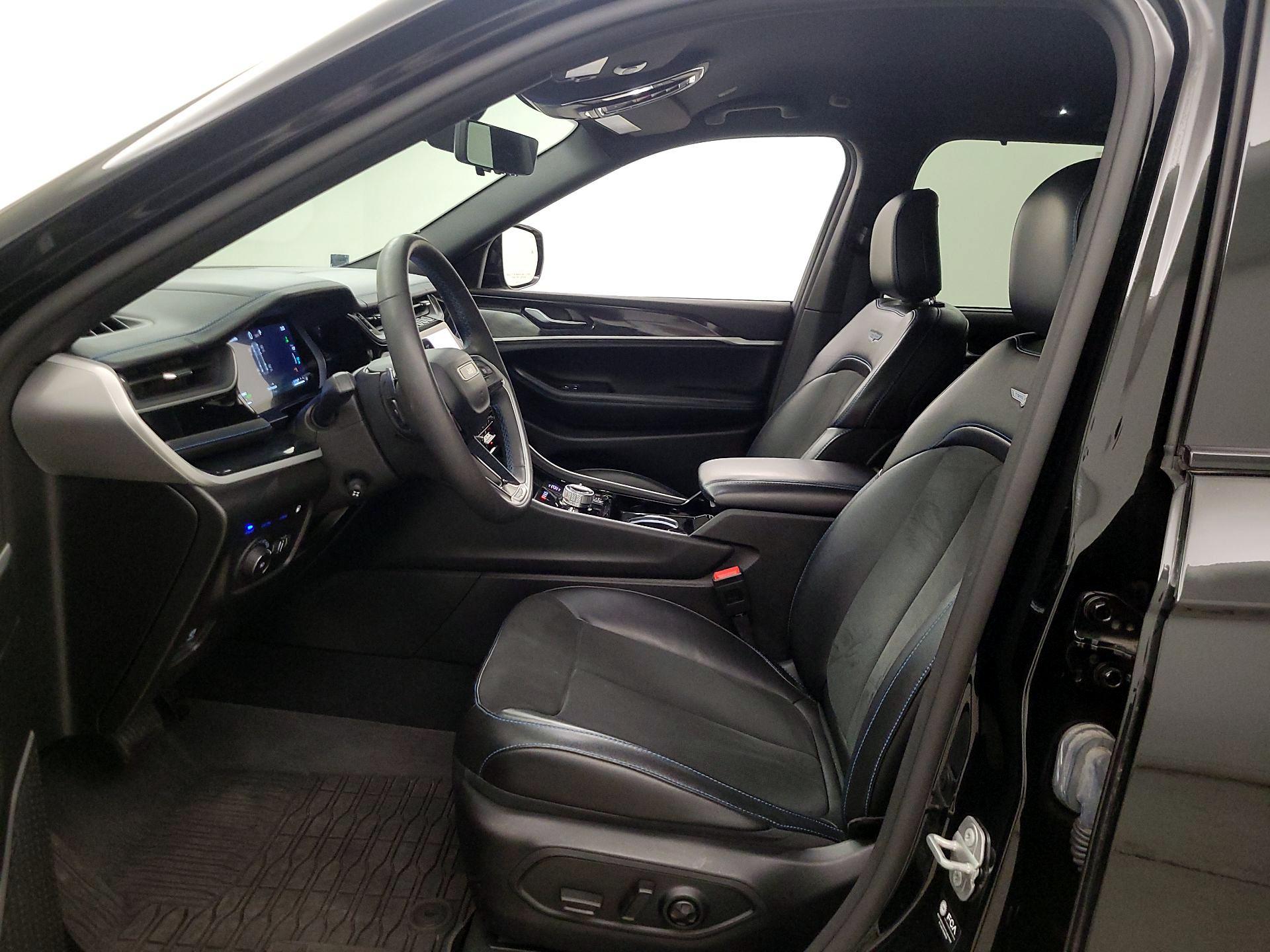 Thumbnail: 2022 Jeep Grand Cherokee - 11