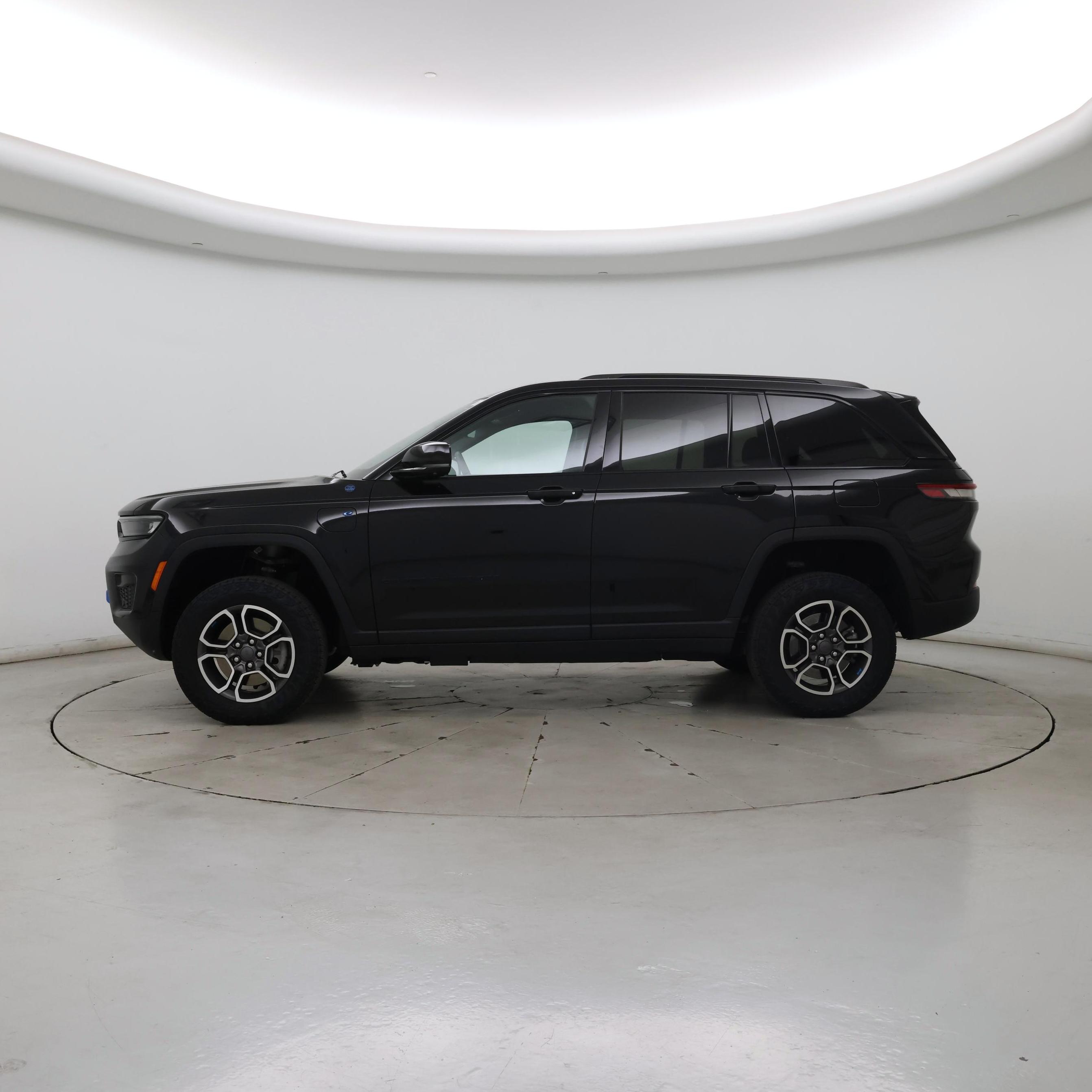 Thumbnail: 2022 Jeep Grand Cherokee - 3