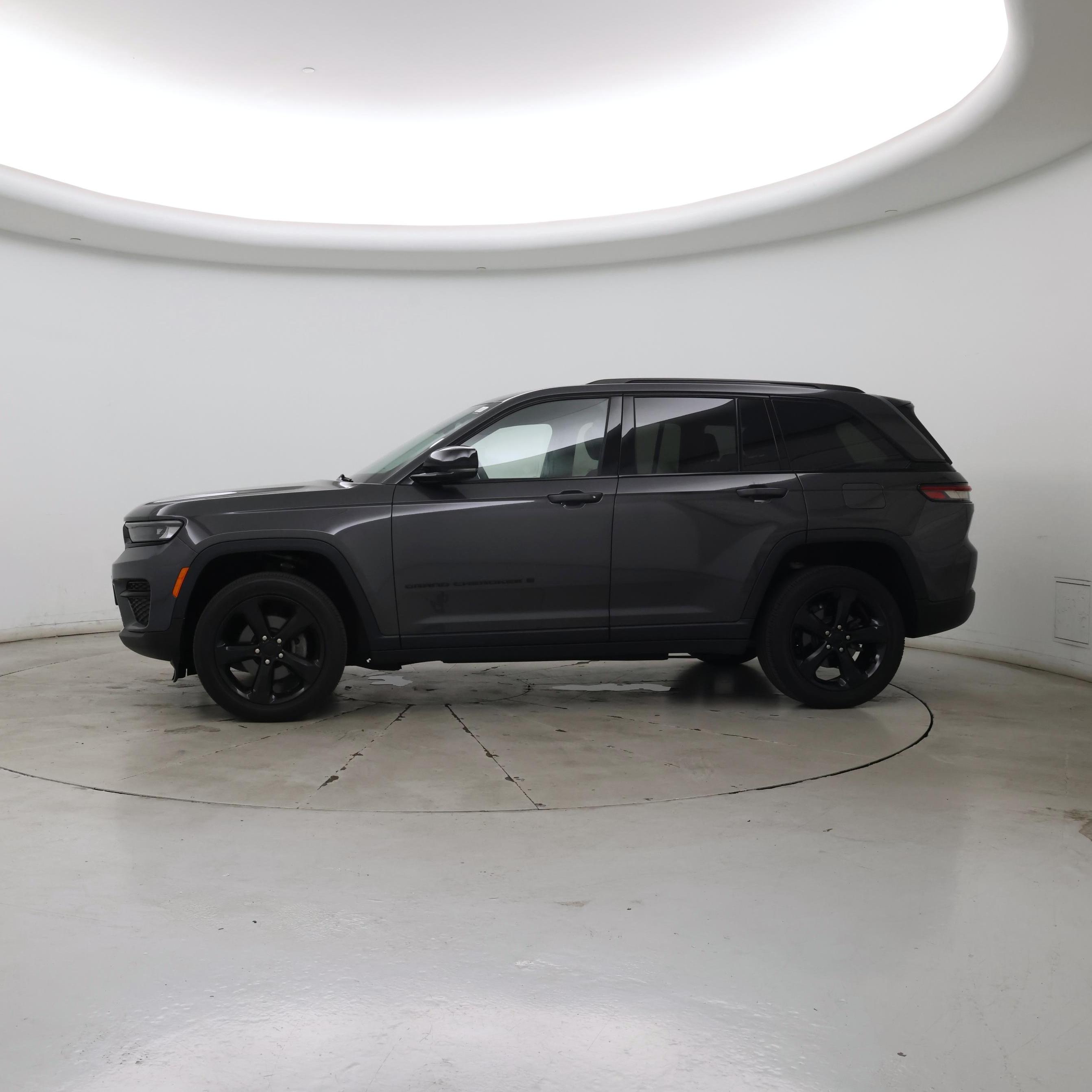 Thumbnail: 2023 Jeep Grand Cherokee - 3