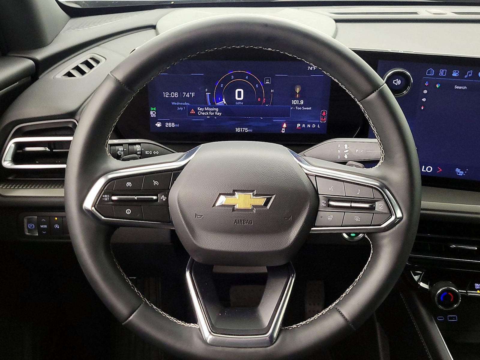 2025 Chevrolet Traverse LT - Photo 11