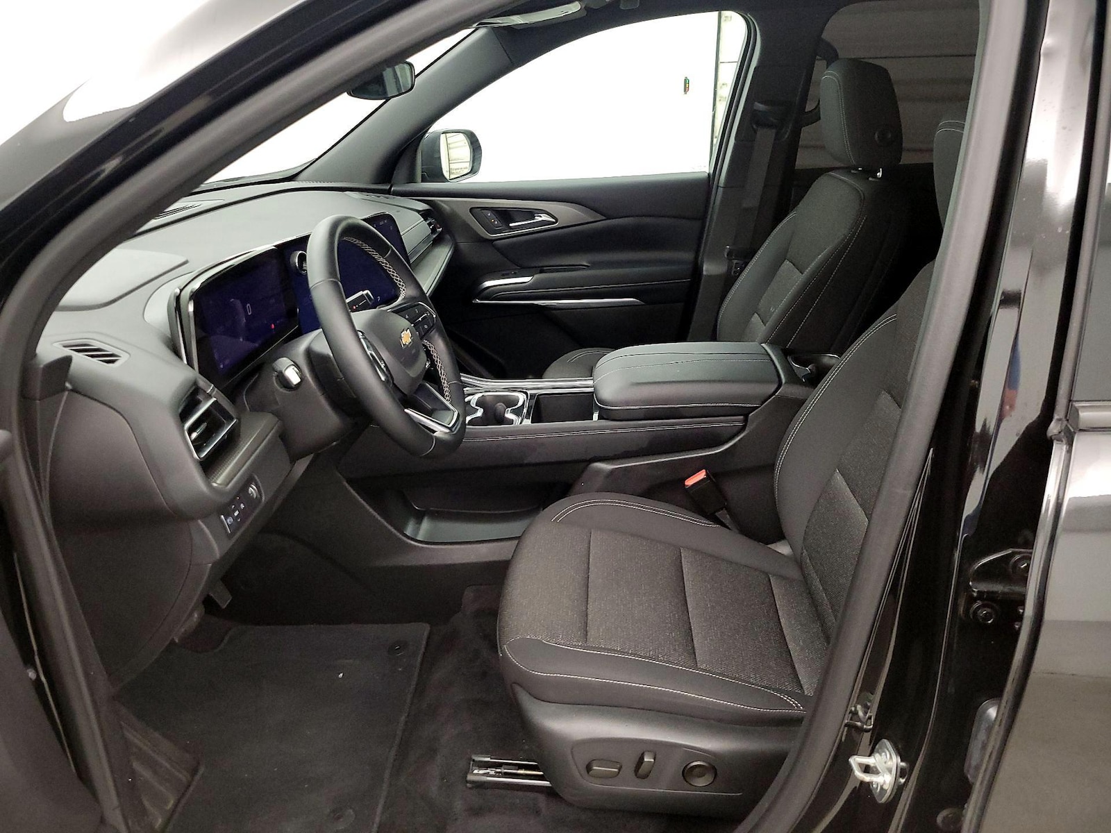 2025 Chevrolet Traverse LT - Photo 12
