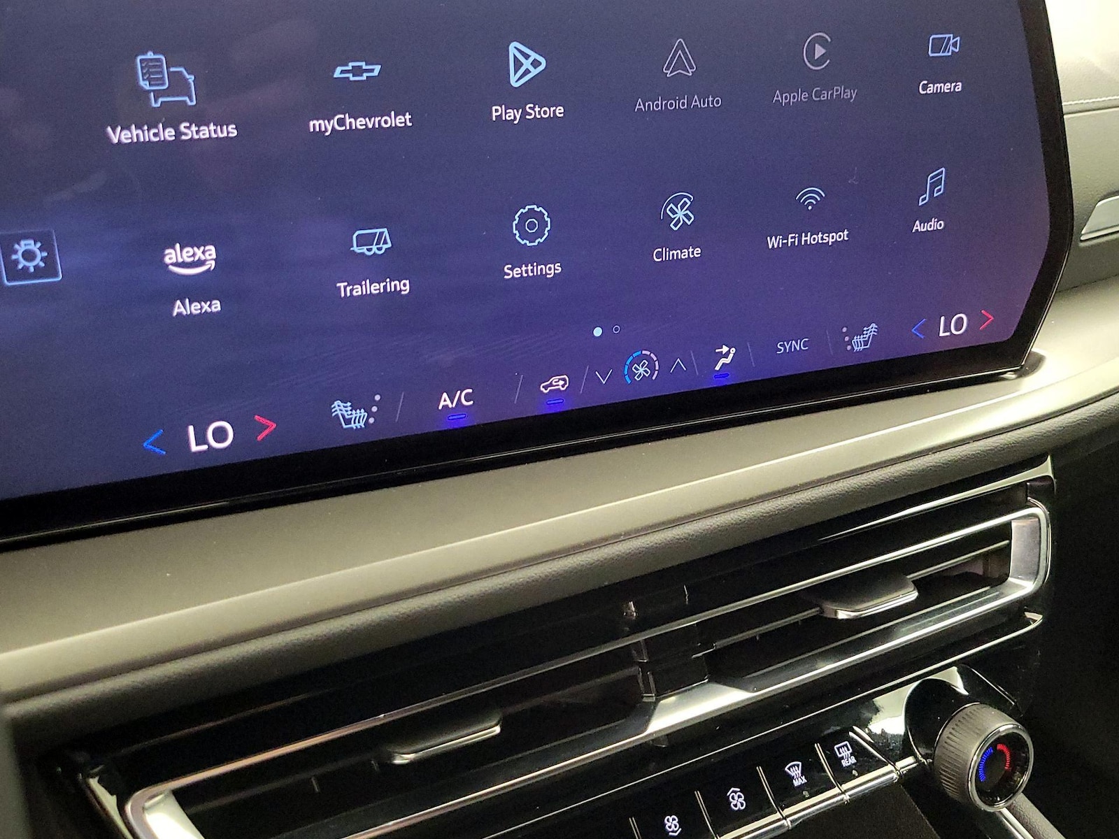 2025 Chevrolet Traverse LT - Photo 17