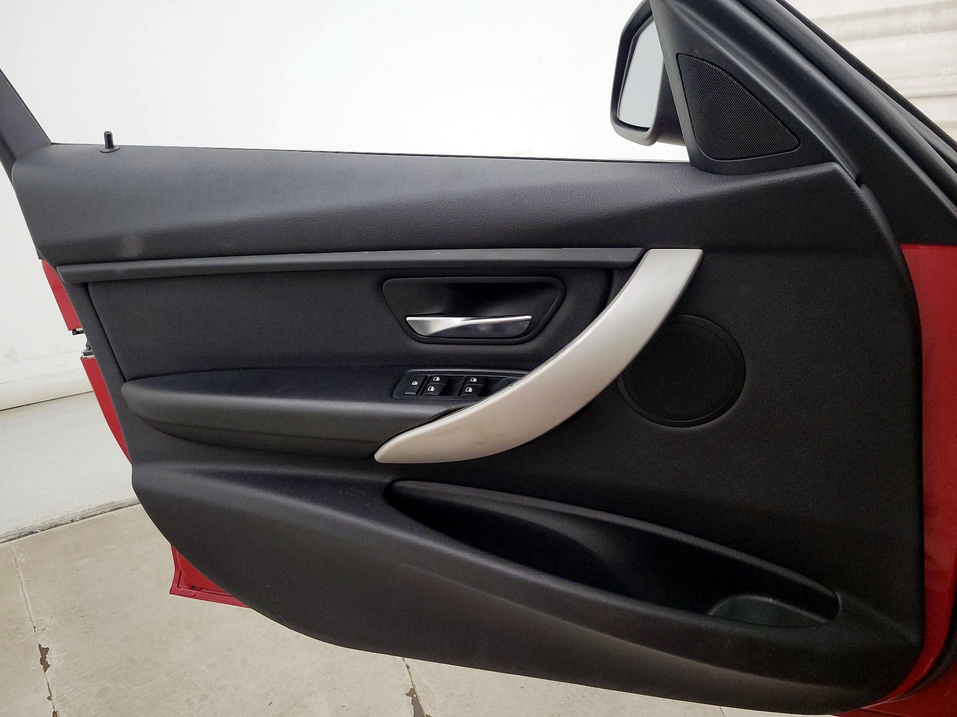 Thumbnail: 2015 BMW 3 Series - 12