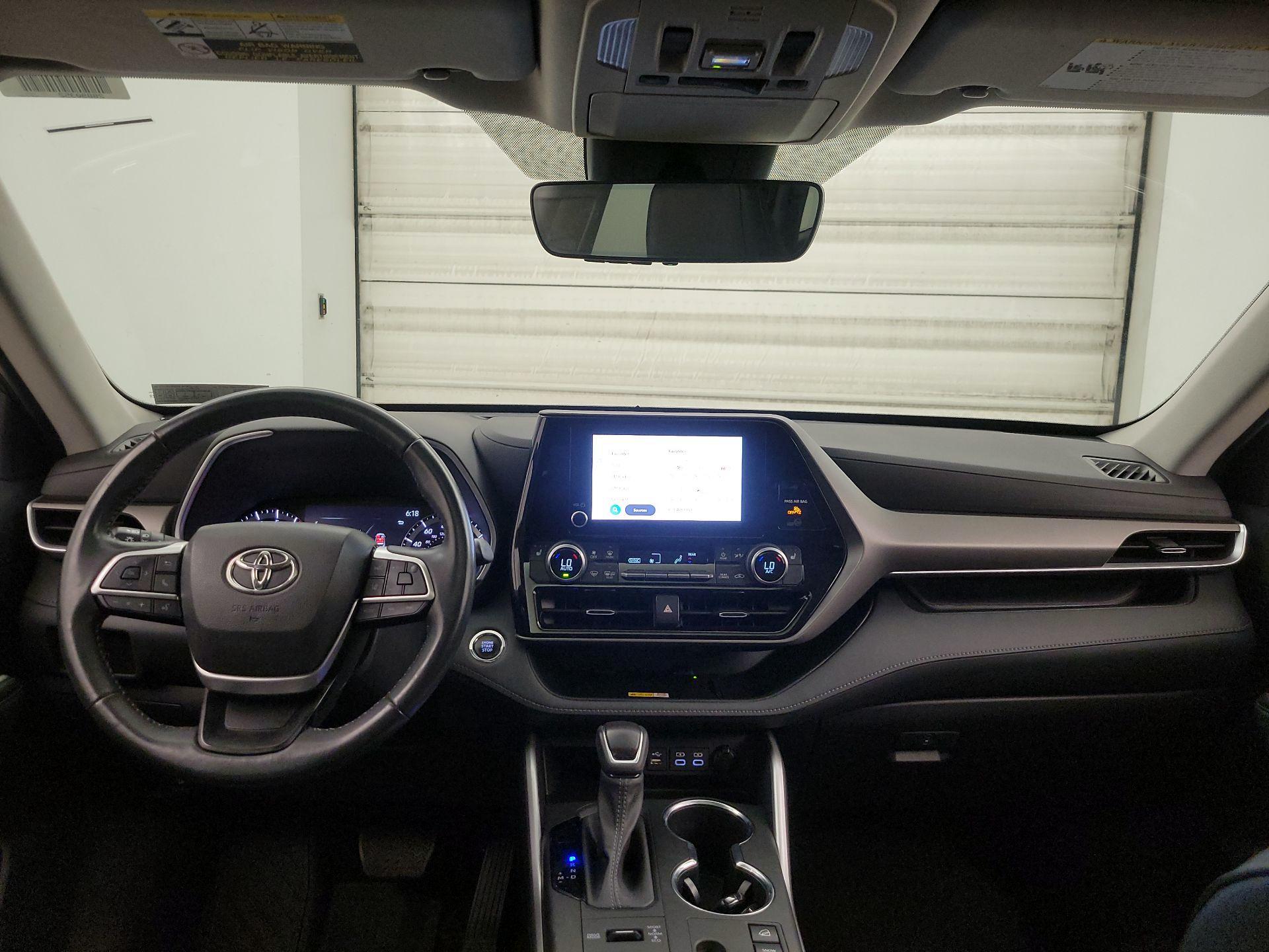 Thumbnail: 2023 Toyota Highlander - 9