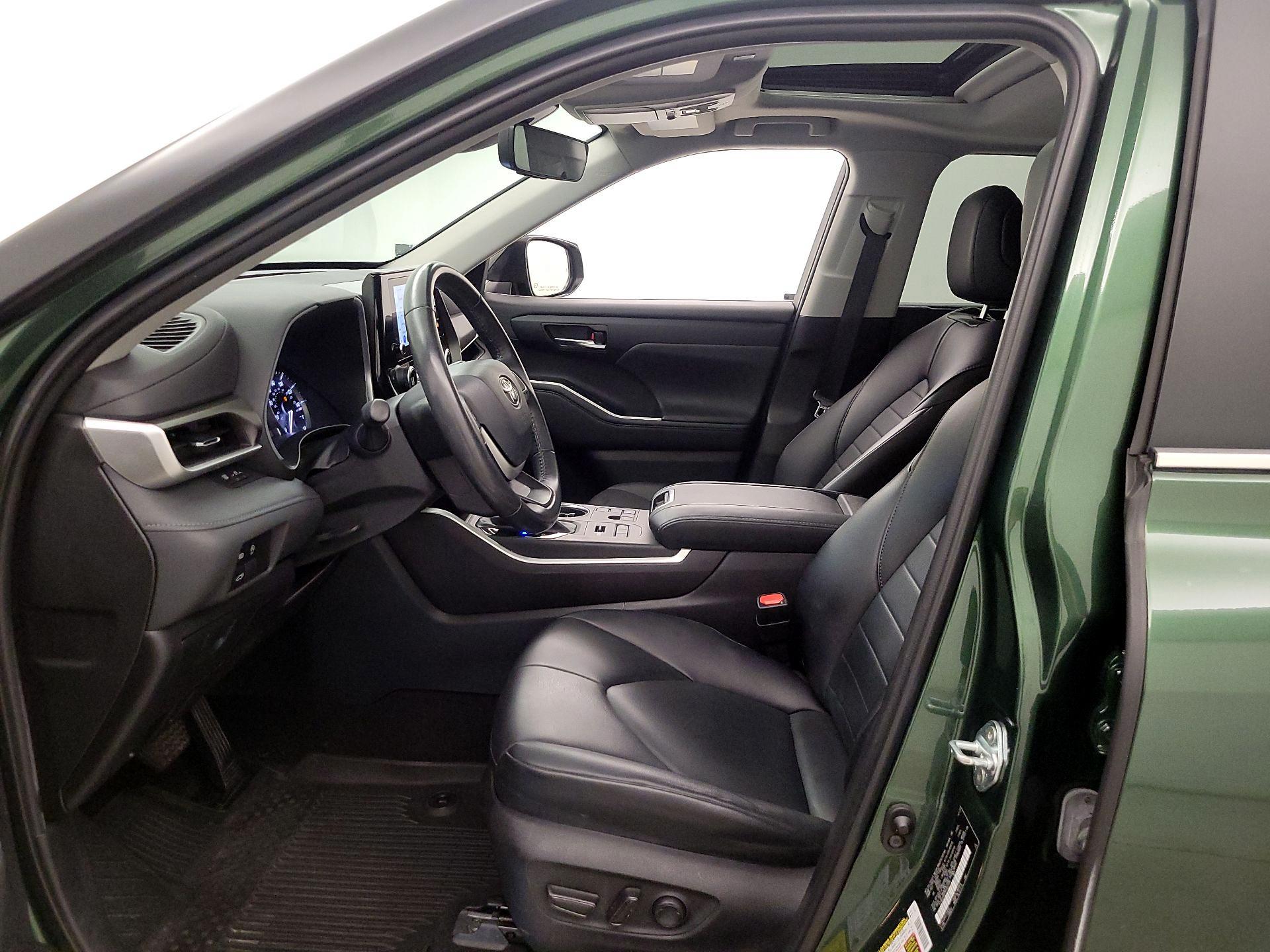 Thumbnail: 2023 Toyota Highlander - 11