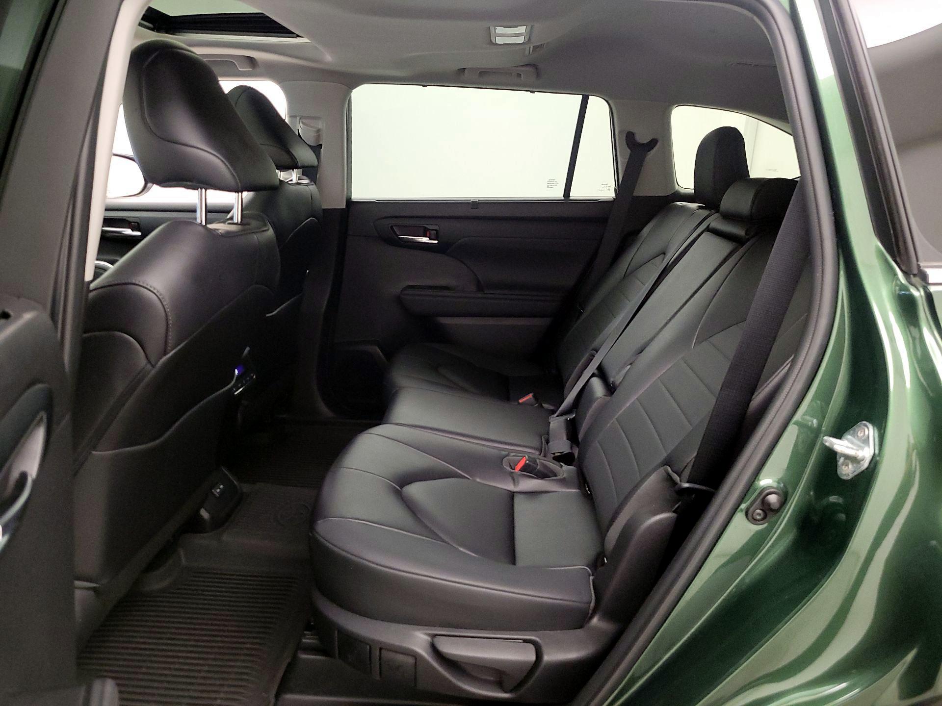 Thumbnail: 2023 Toyota Highlander - 20