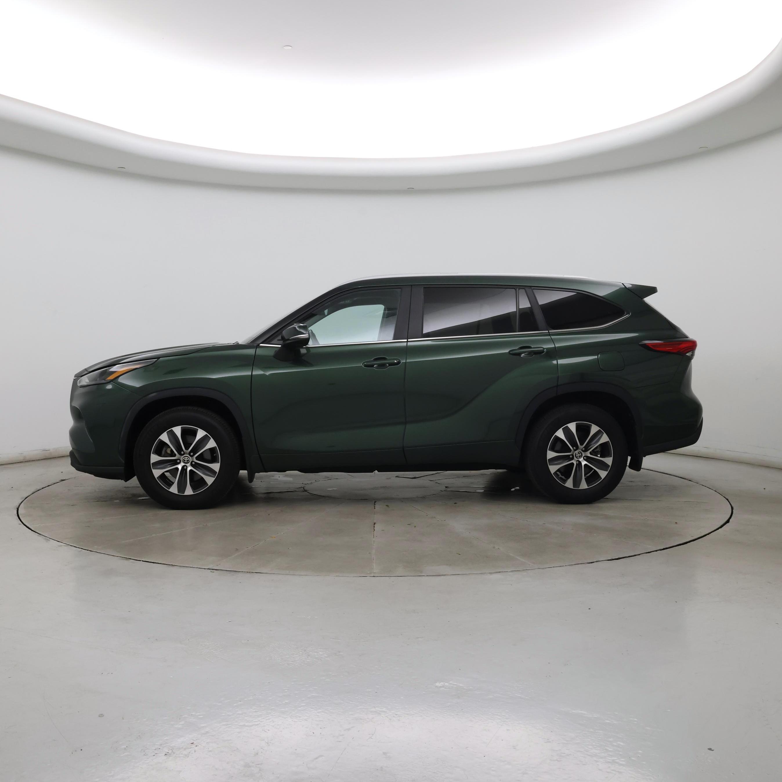 Thumbnail: 2023 Toyota Highlander - 3