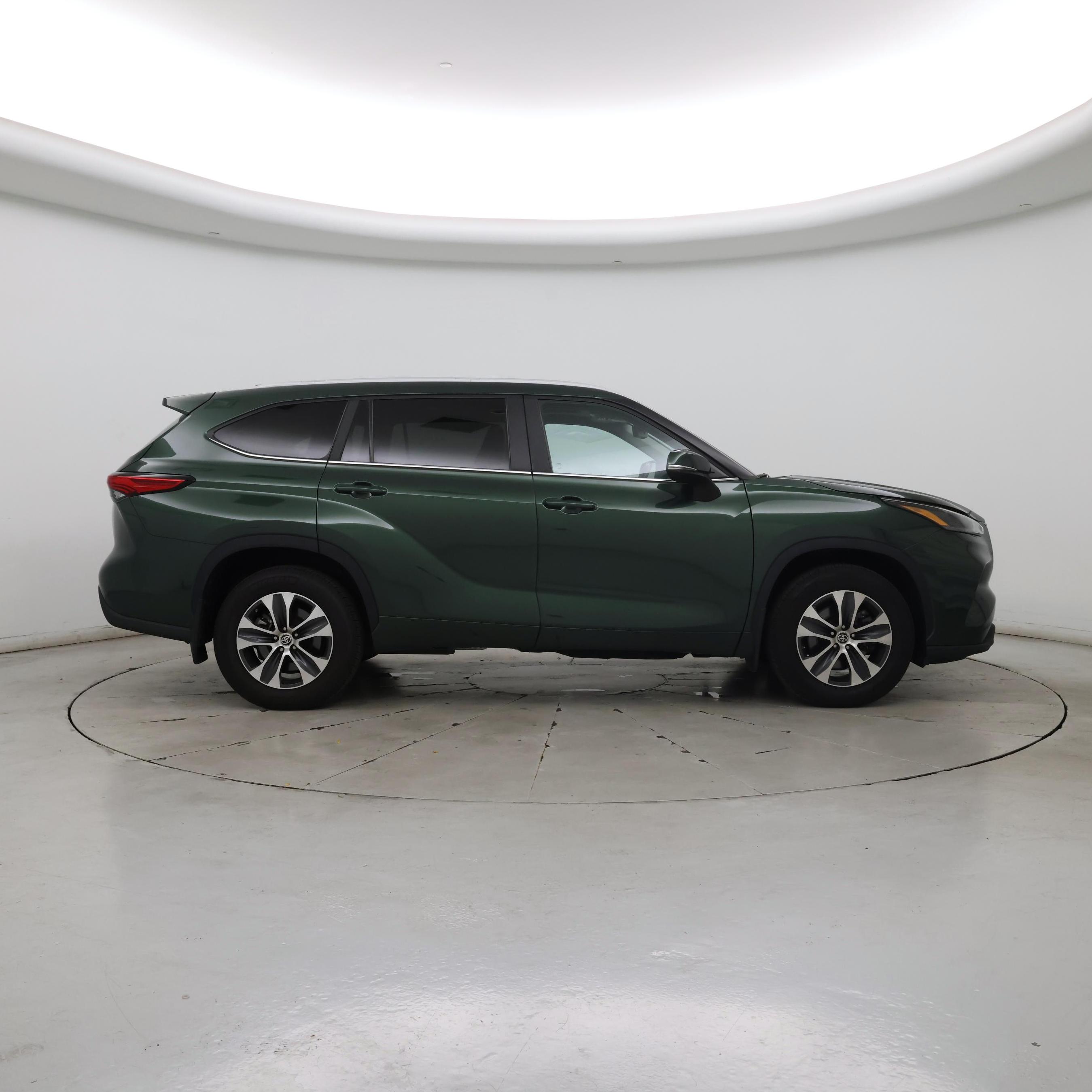 Thumbnail: 2023 Toyota Highlander - 7