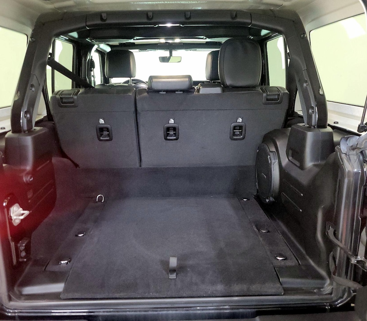 Trunk/Cargo (Seats Up)