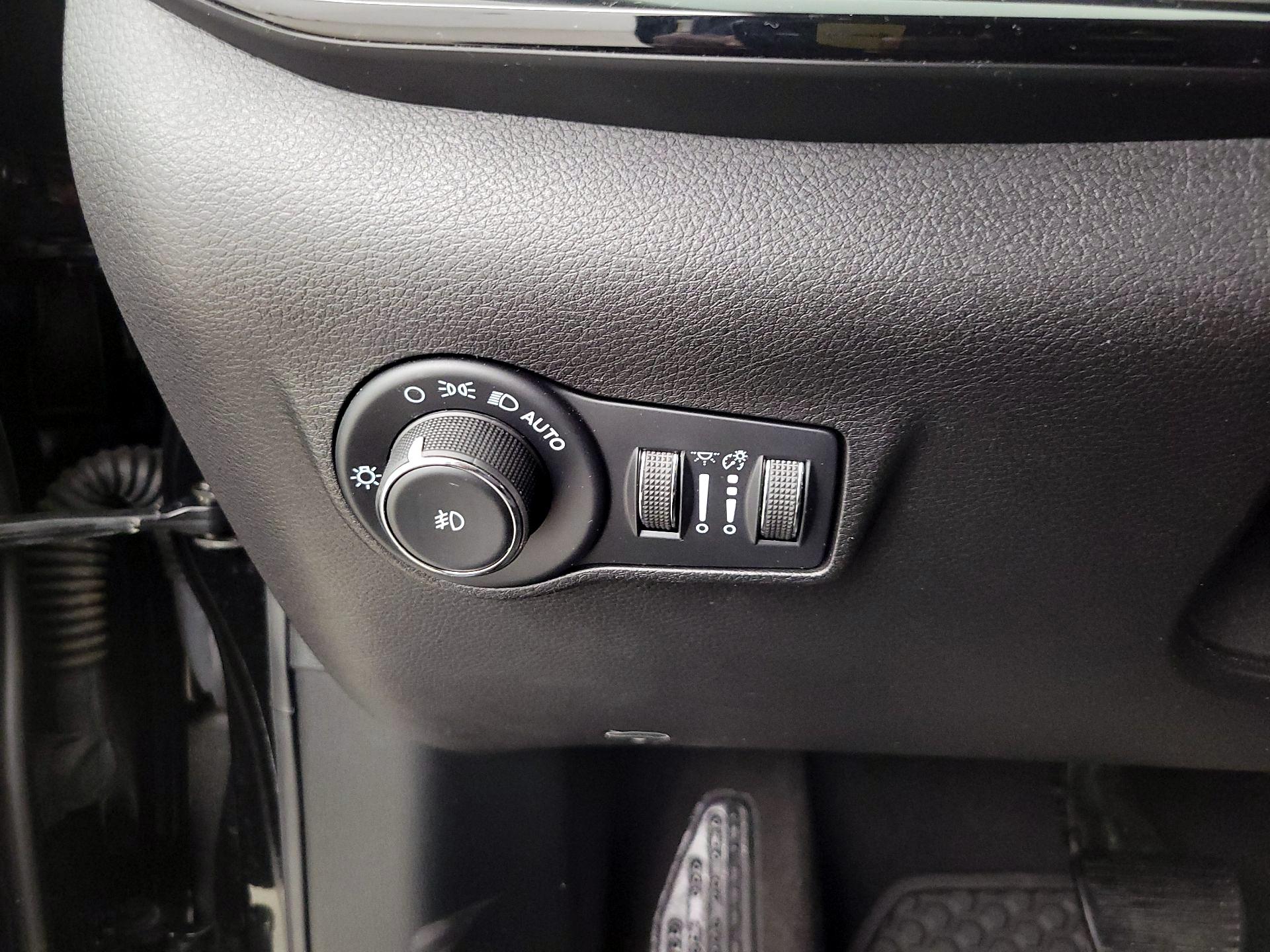 Thumbnail: 2022 Jeep Compass - 13