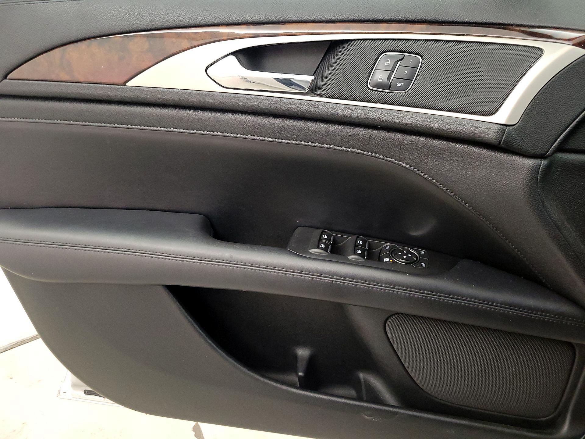 Thumbnail: 2017 Lincoln MKZ - 12