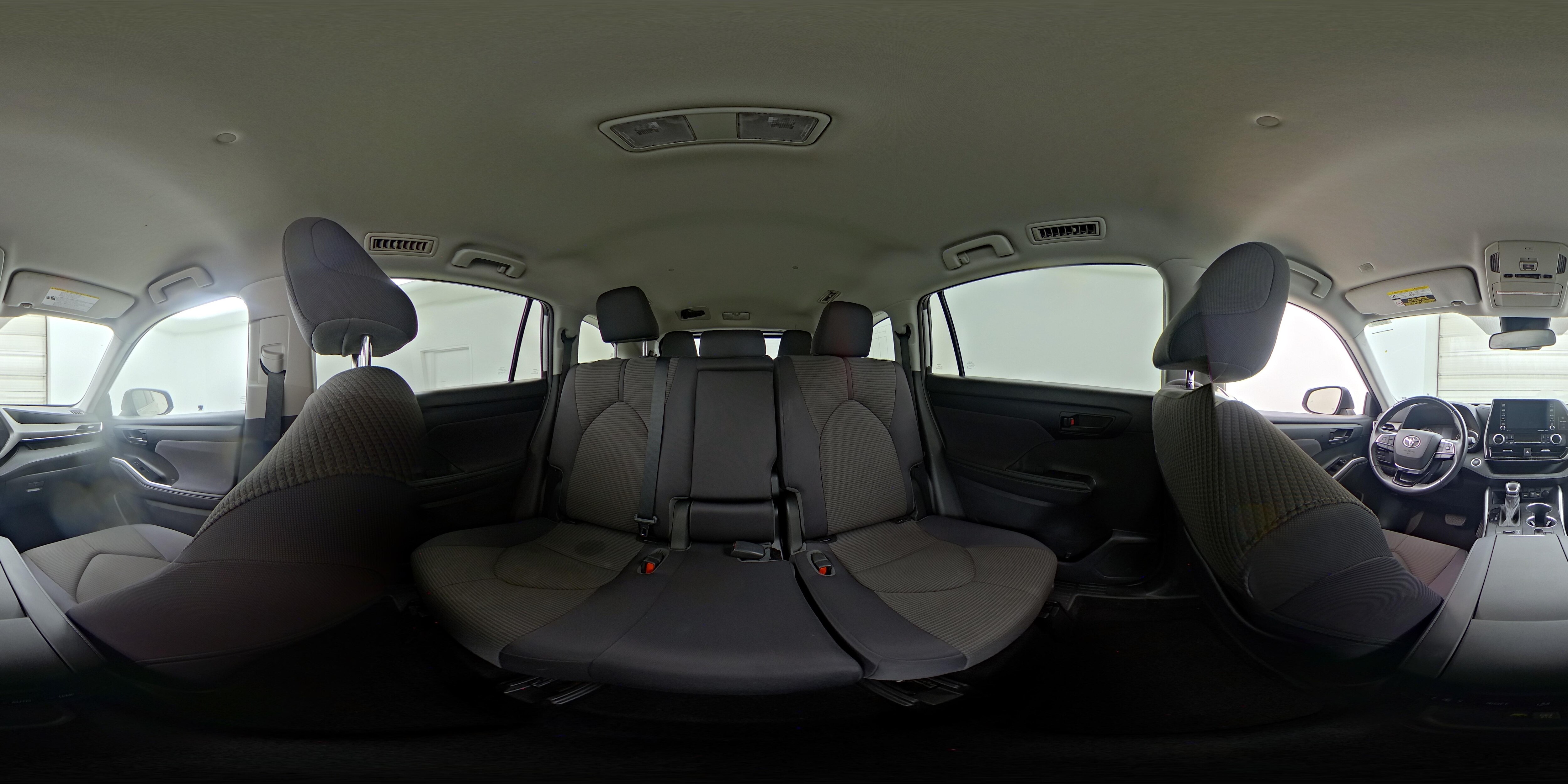 2021 Toyota Highlander LE - Photo 26