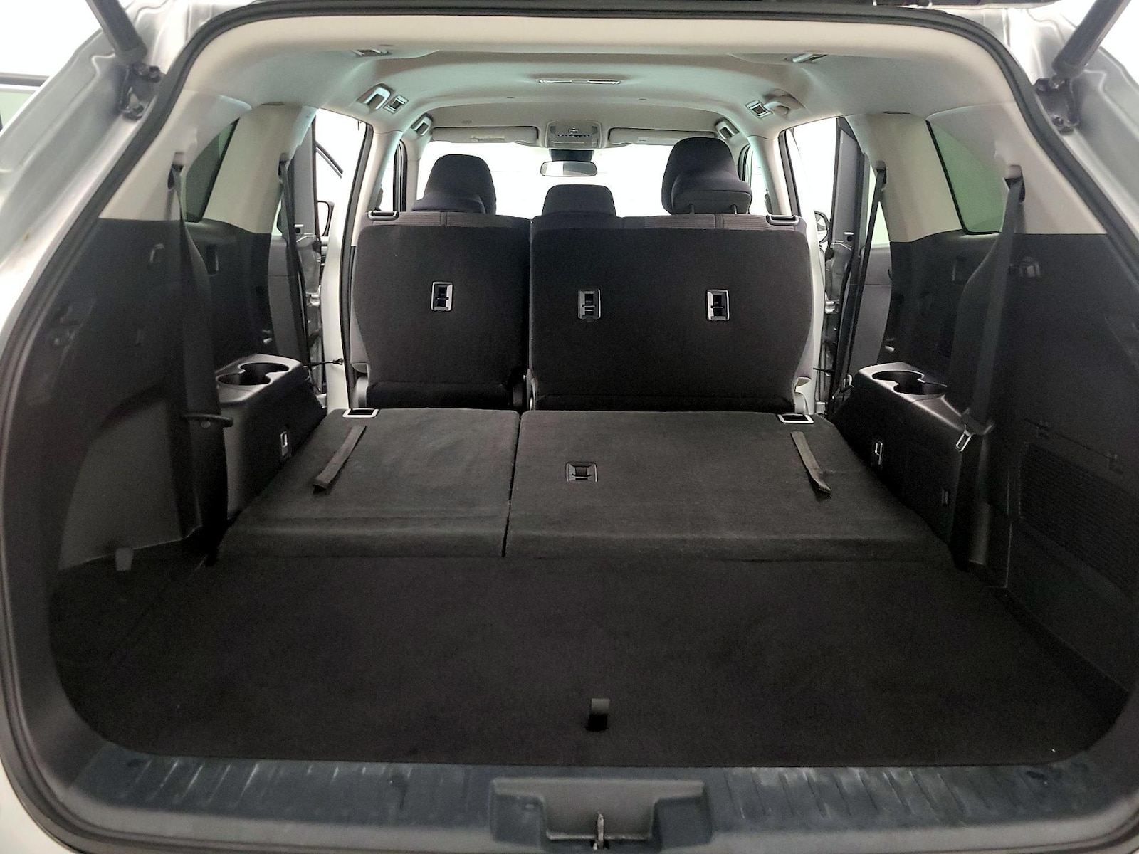 2021 Toyota Highlander LE - Photo 23