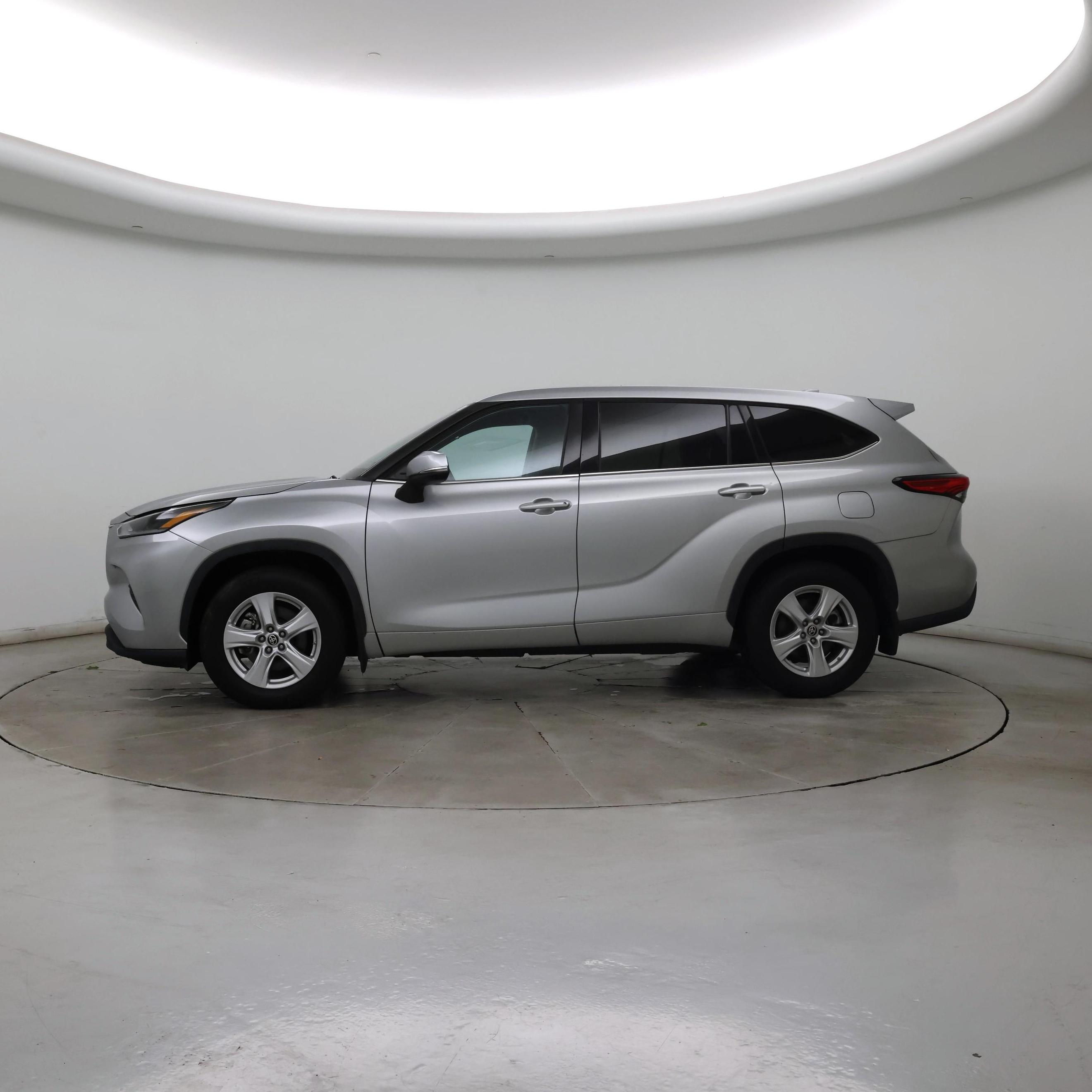 Thumbnail: 2021 Toyota Highlander - 3