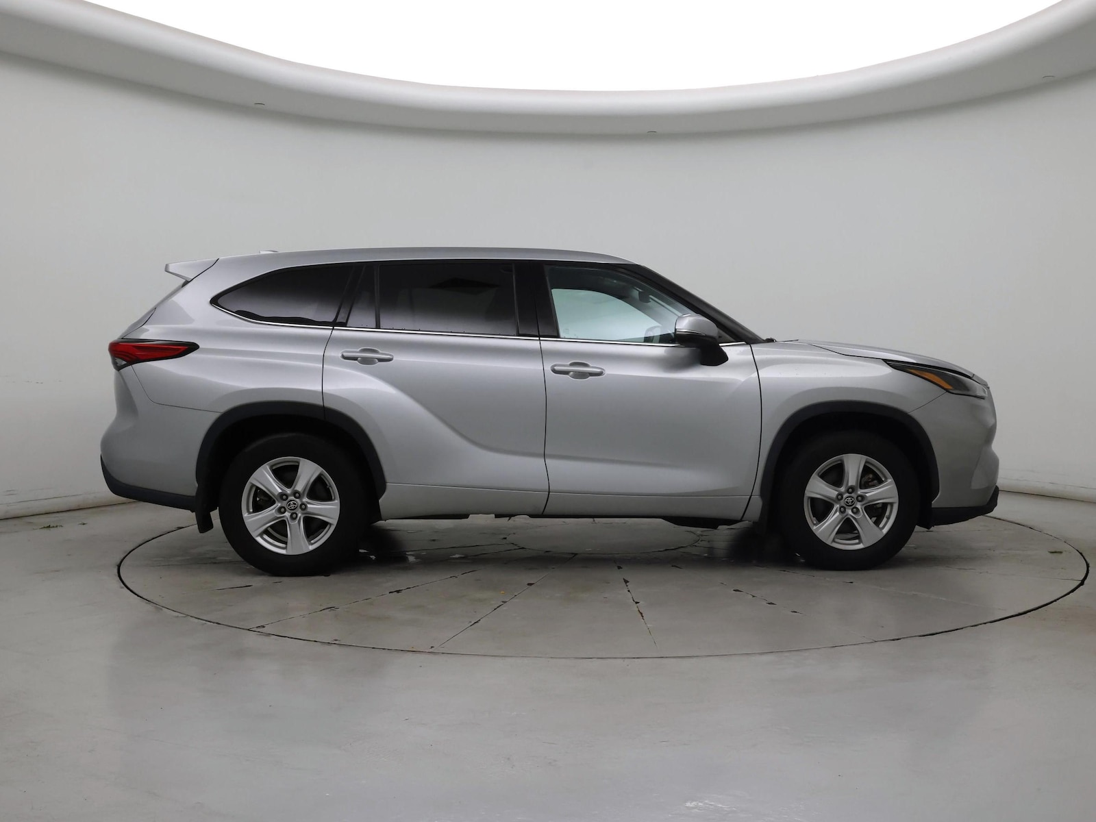 2021 Toyota Highlander LE - Photo 8