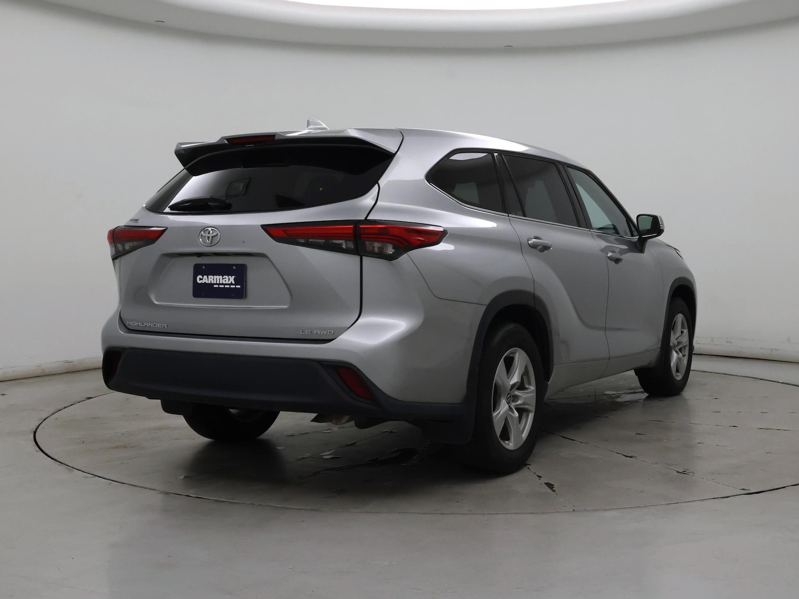2021 Toyota Highlander LE - Photo 9