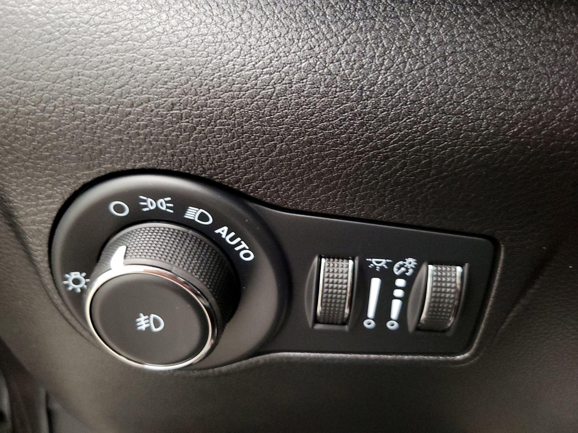 Thumbnail: 2023 Jeep Compass - 13