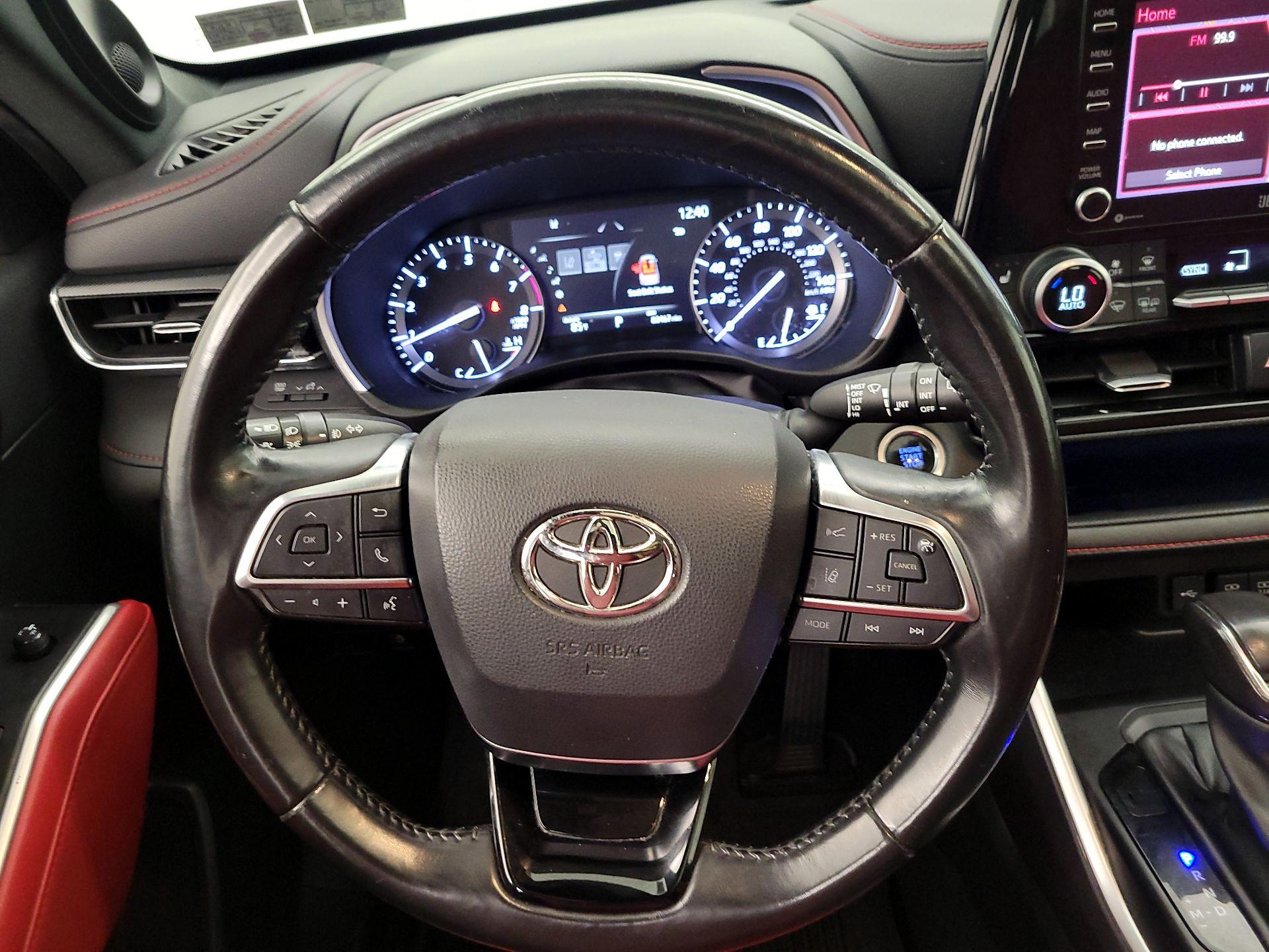 Thumbnail: 2021 Toyota Highlander - 10
