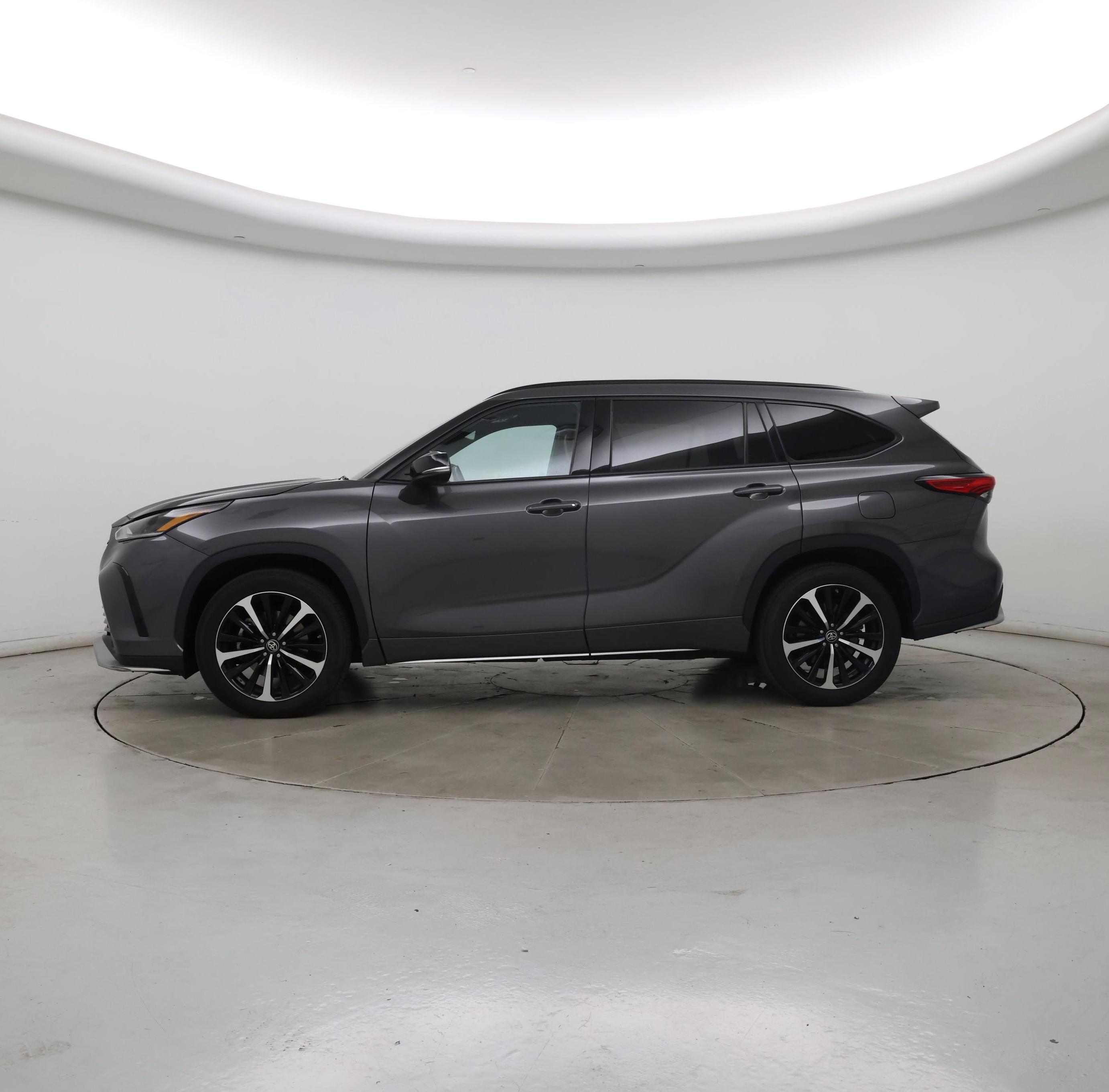 Thumbnail: 2021 Toyota Highlander - 3