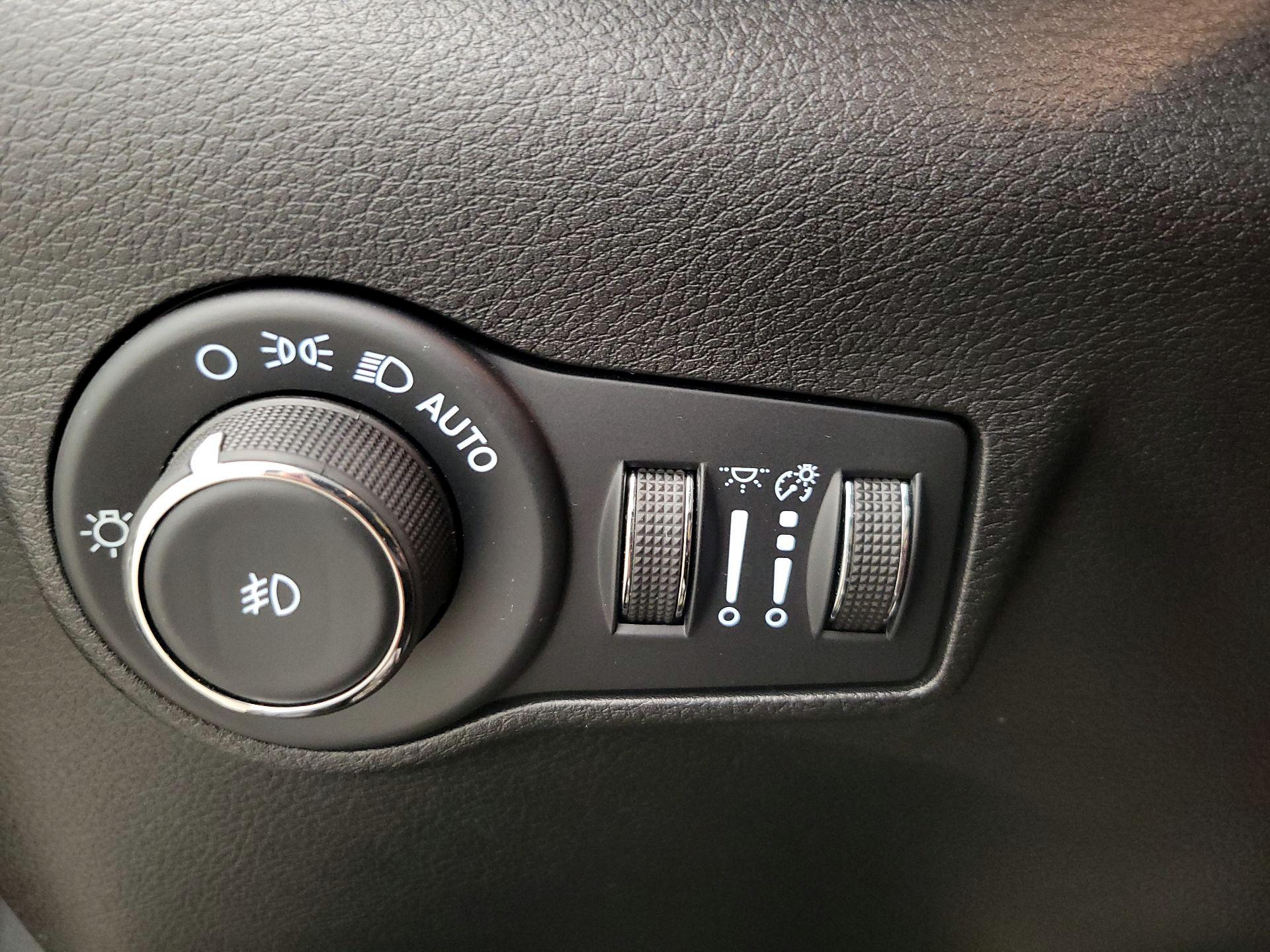 Thumbnail: 2022 Jeep Compass - 13
